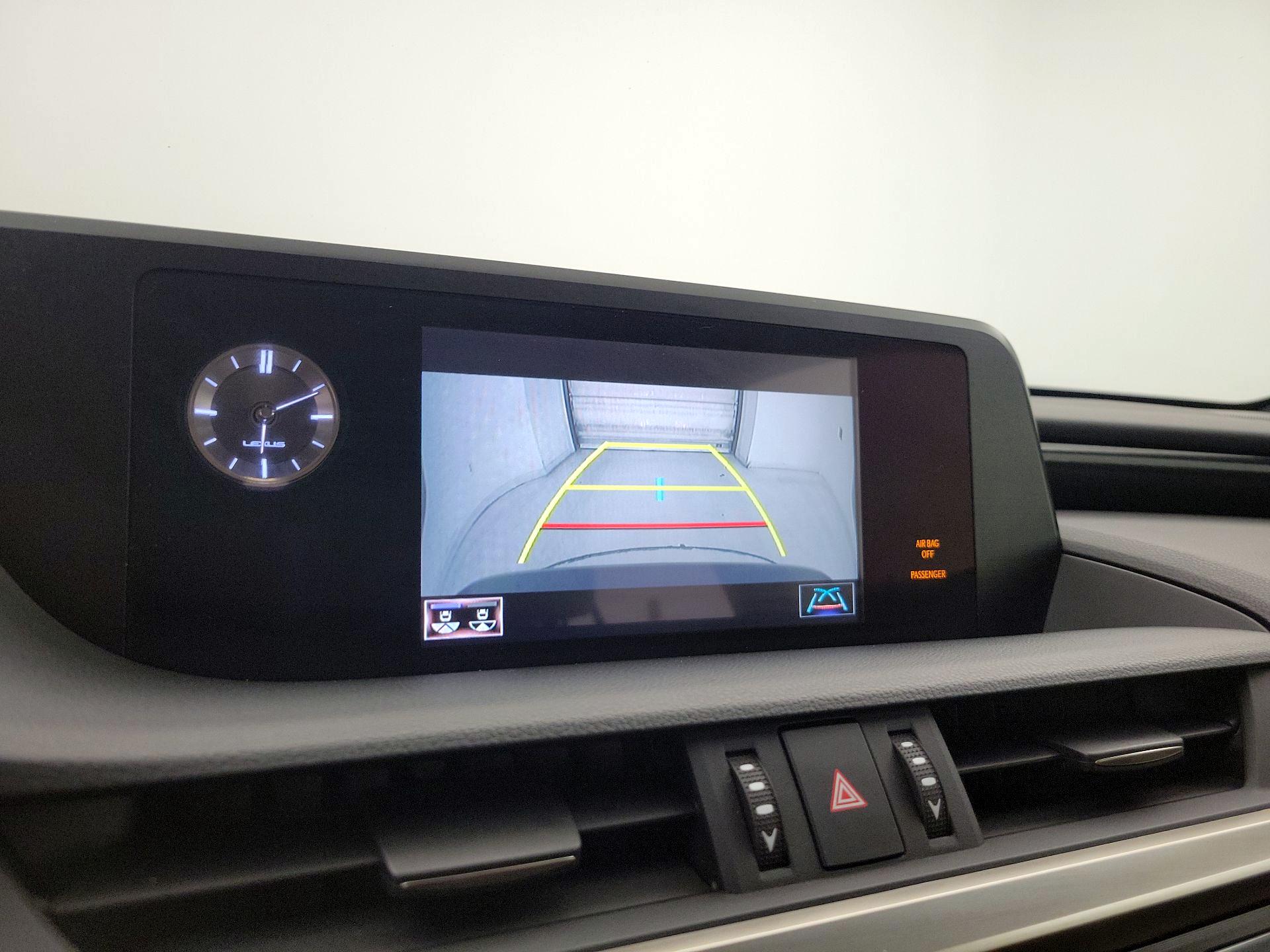 Thumbnail: 2021 Lexus ES - 14