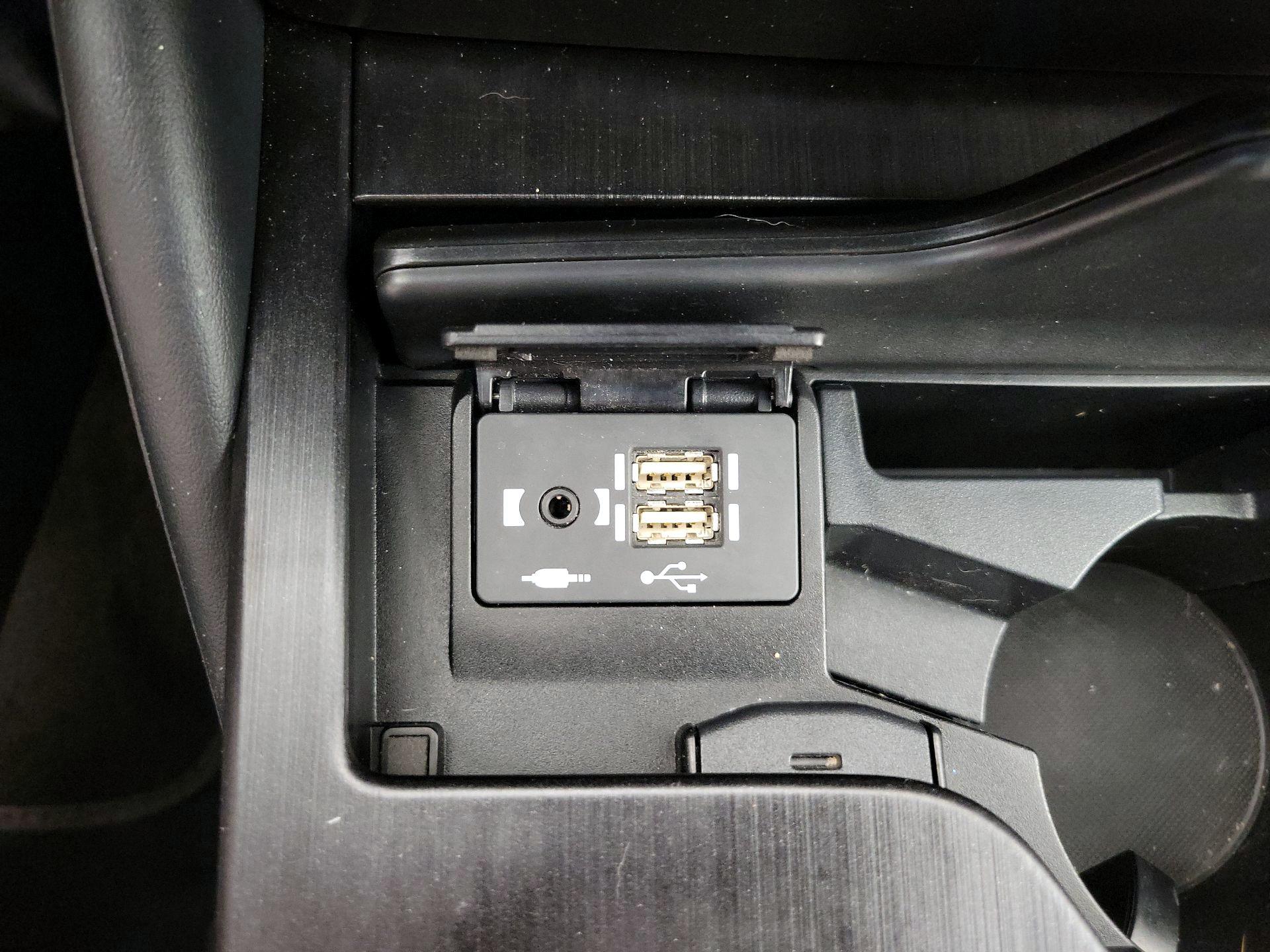 Thumbnail: 2021 Lexus ES - 18