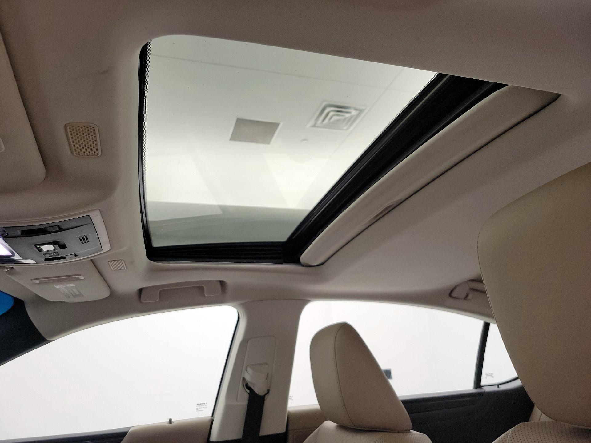 Thumbnail: 2021 Lexus ES - 19