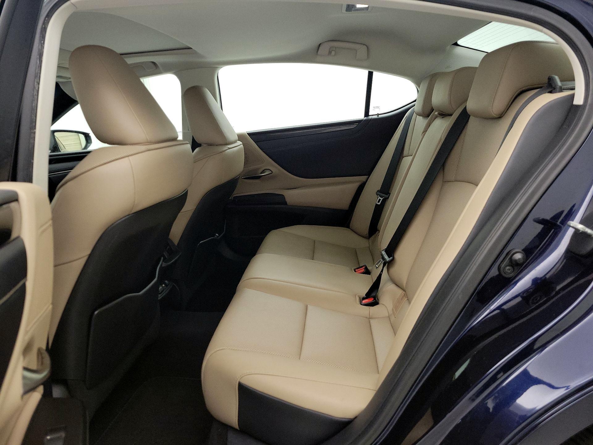 Thumbnail: 2021 Lexus ES - 20