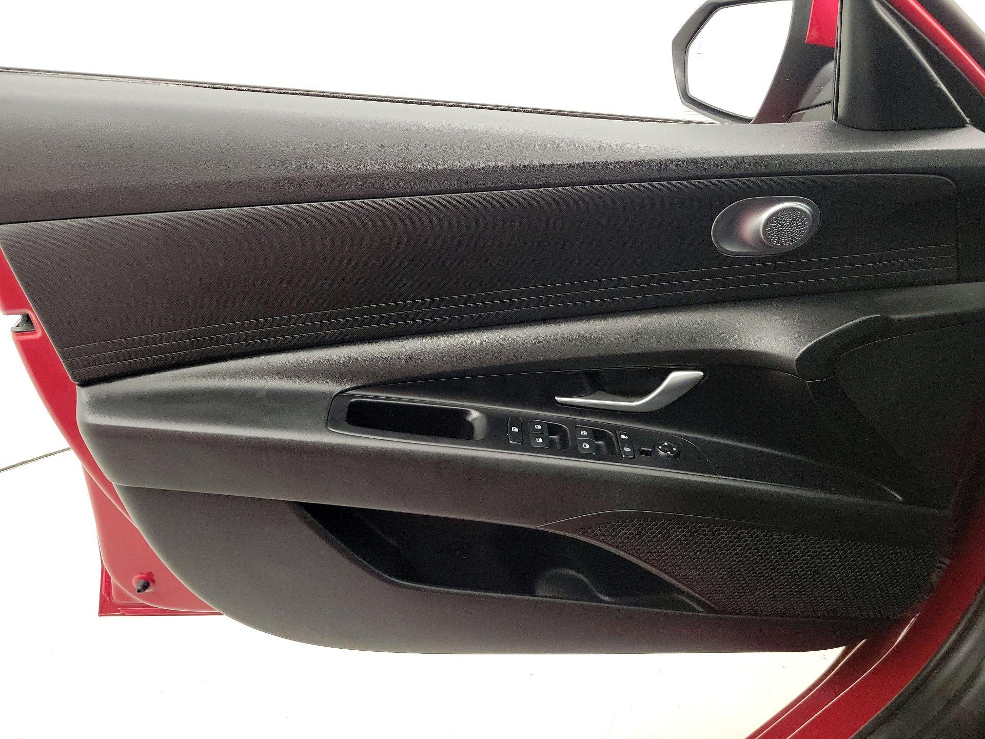 Thumbnail: 2022 Hyundai Elantra - 12