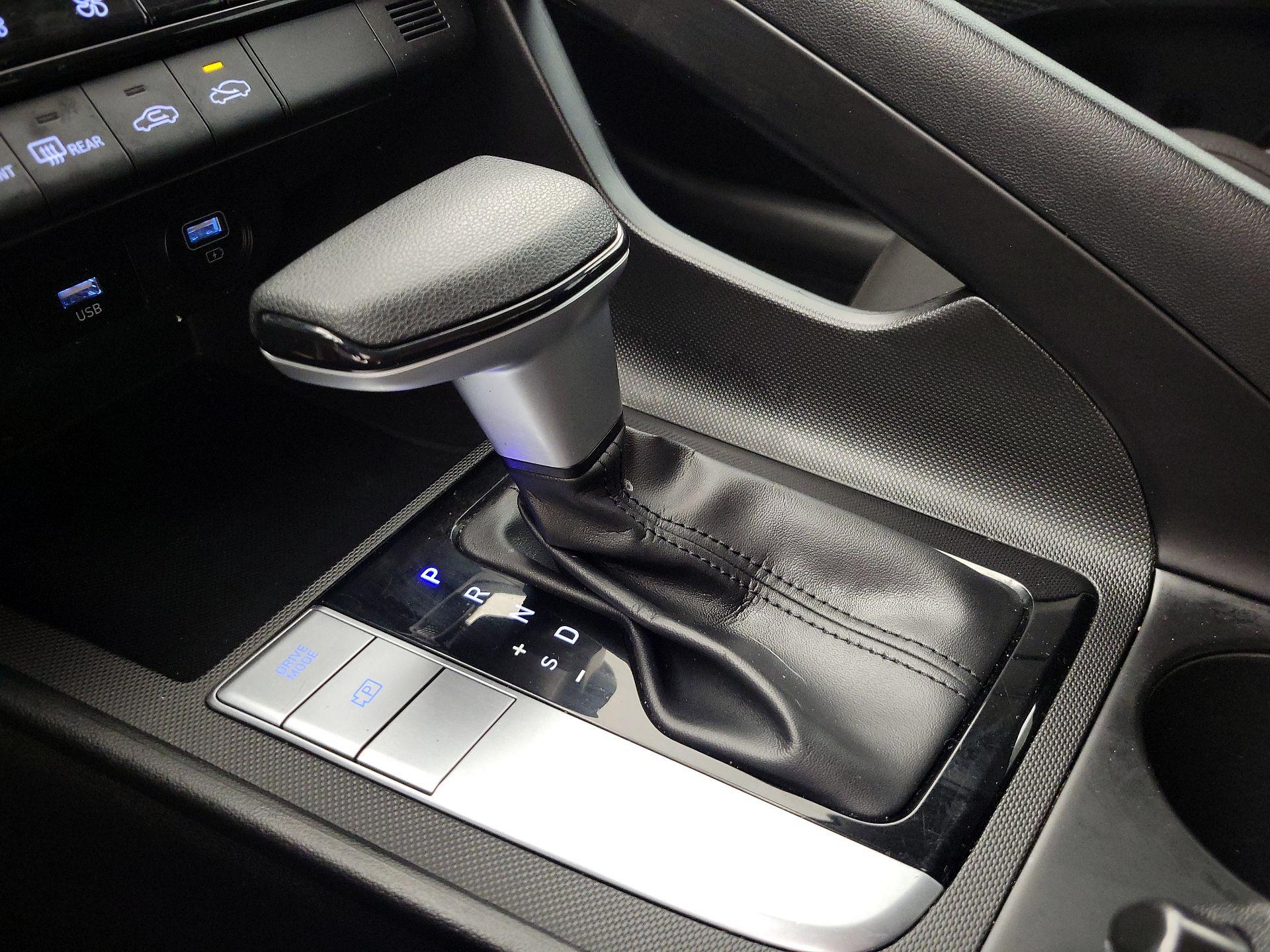 Thumbnail: 2022 Hyundai Elantra - 17