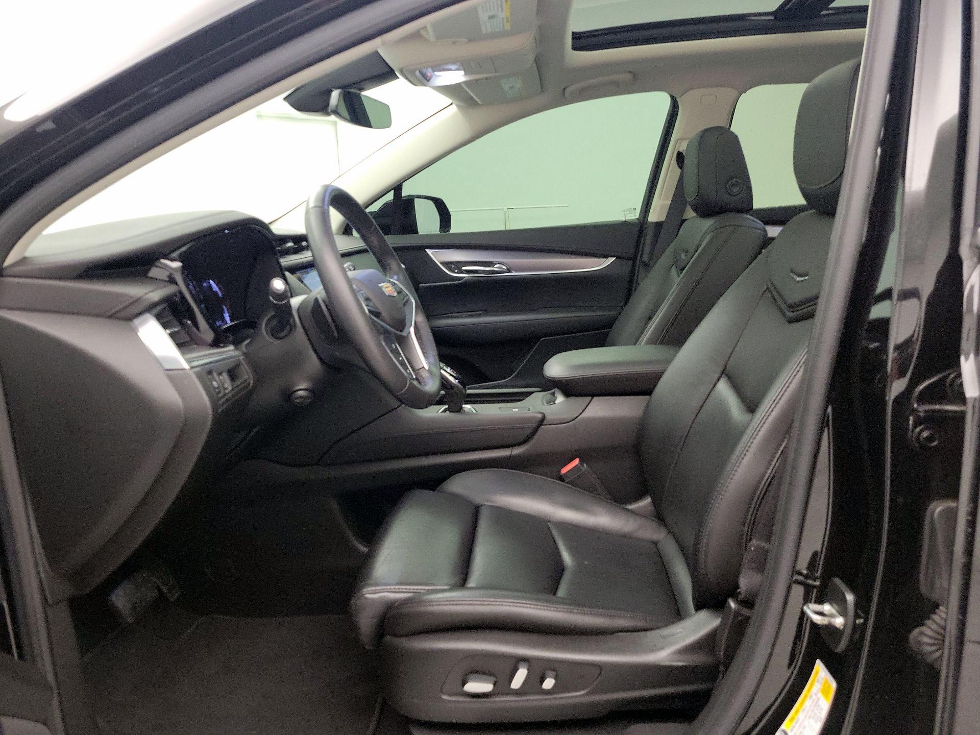 Thumbnail: 2017 Cadillac XT5 - 11