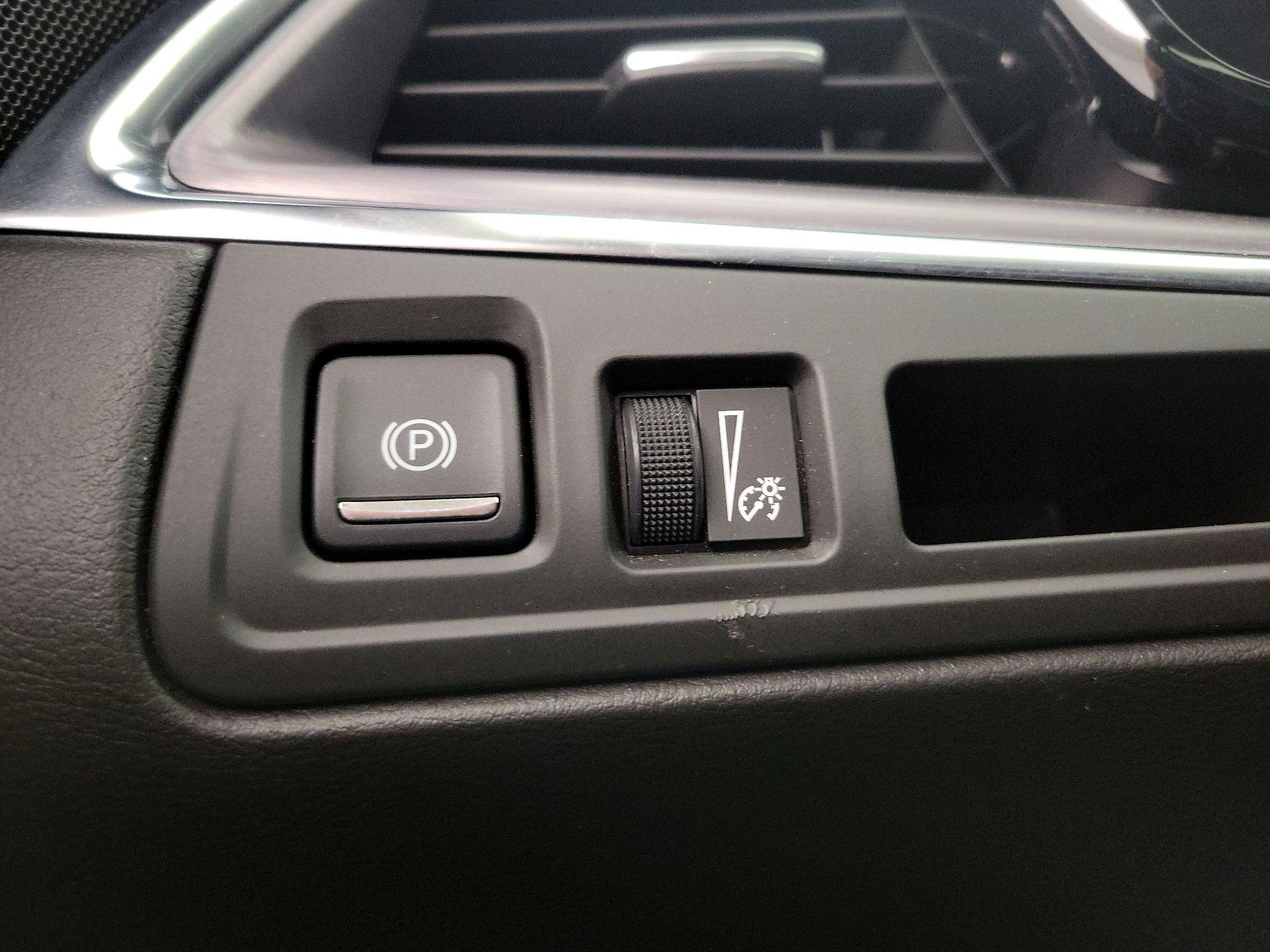 Thumbnail: 2017 Cadillac XT5 - 13