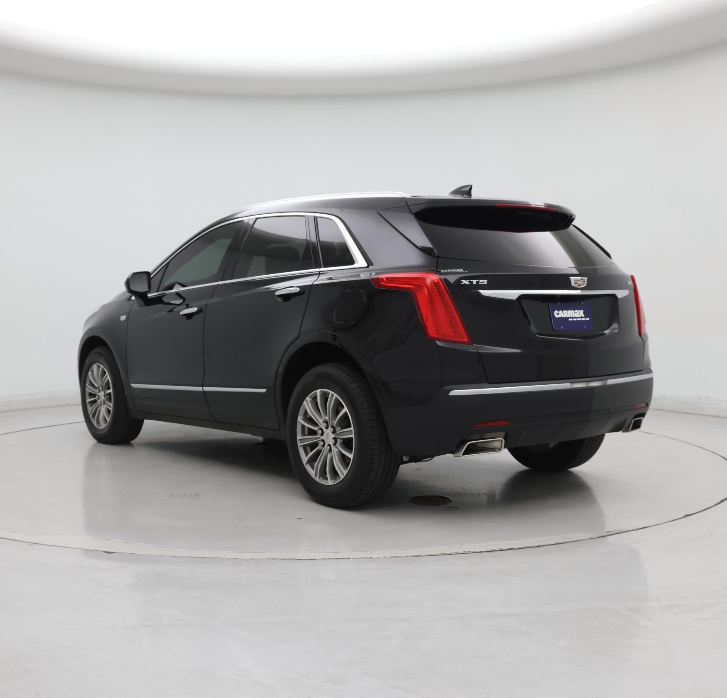 Thumbnail: 2017 Cadillac XT5 - 2