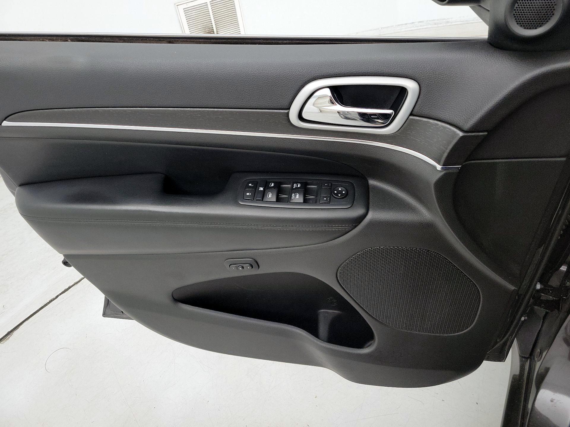 Thumbnail: 2018 Jeep Grand Cherokee - 12