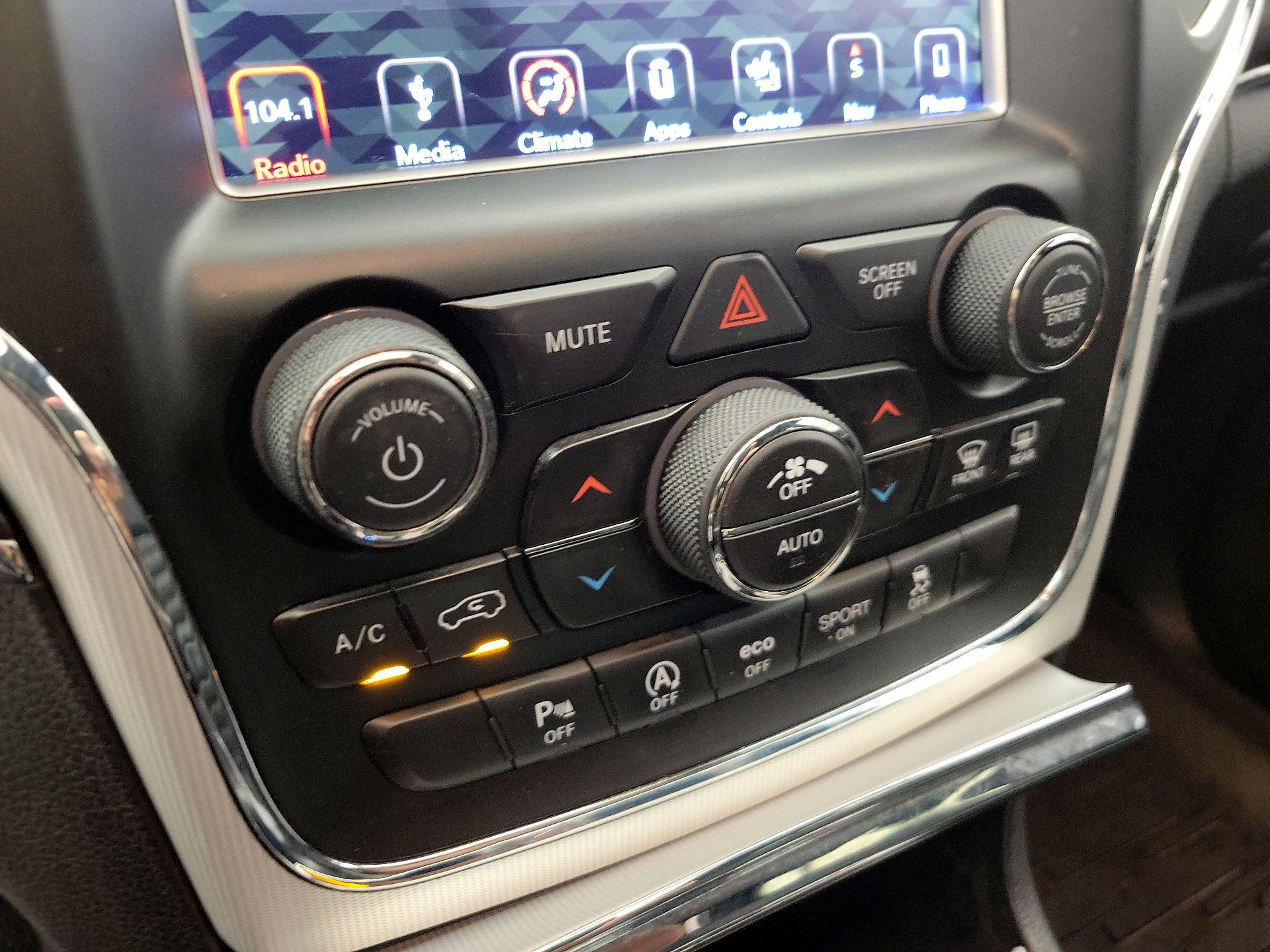 Thumbnail: 2018 Jeep Grand Cherokee - 17