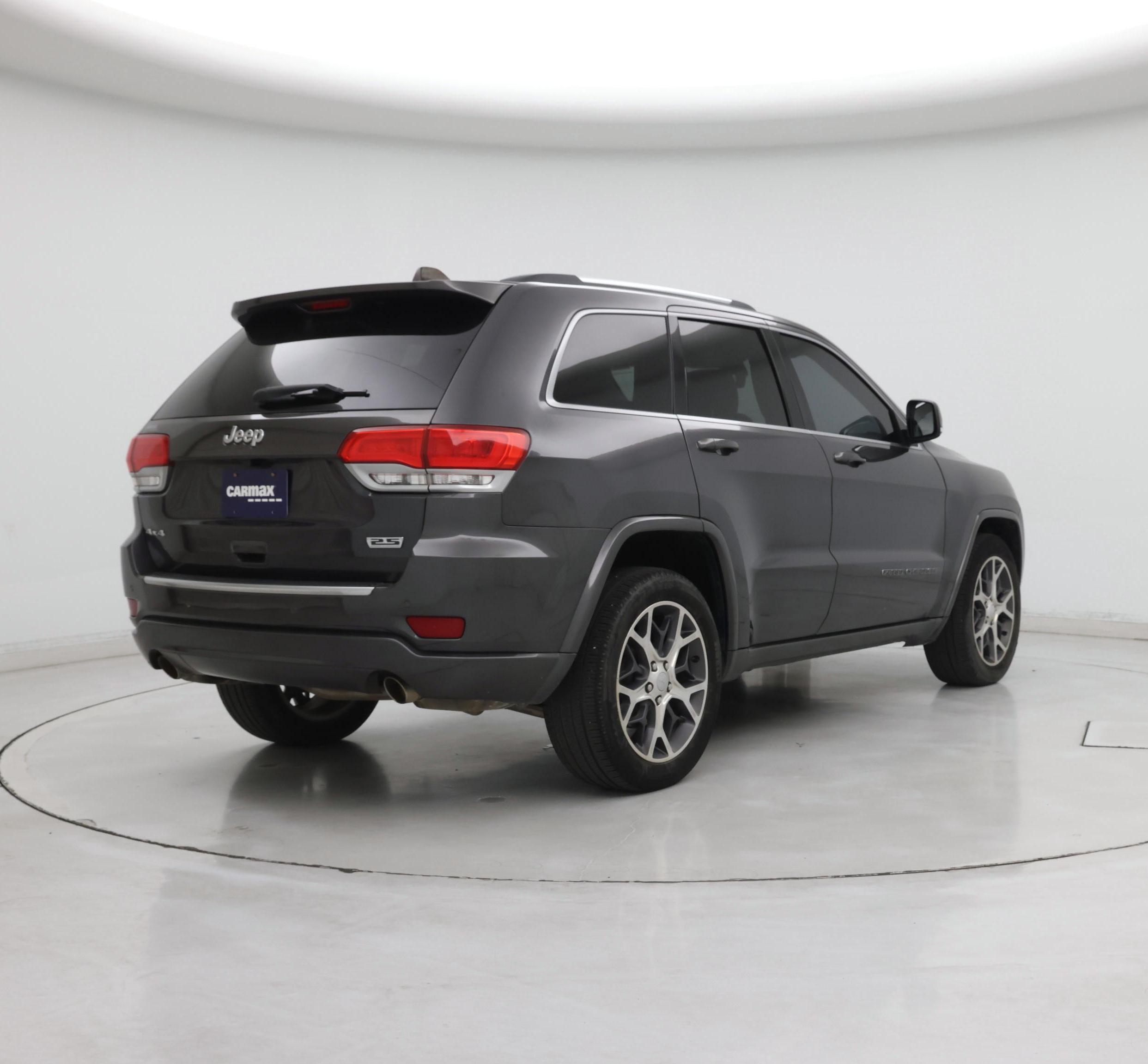 Thumbnail: 2018 Jeep Grand Cherokee - 8