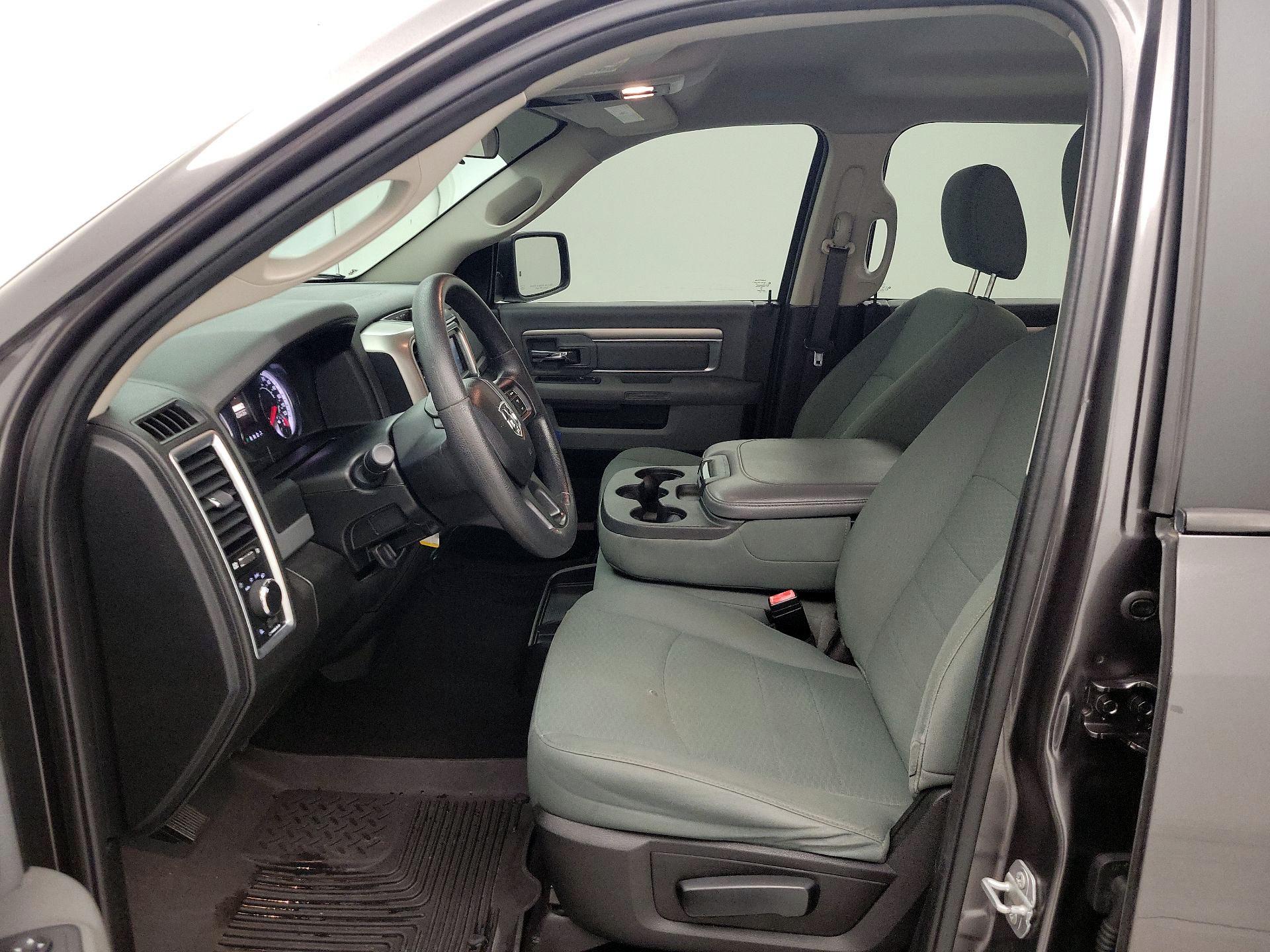 Thumbnail: 2020 RAM 1500 Classic - 11