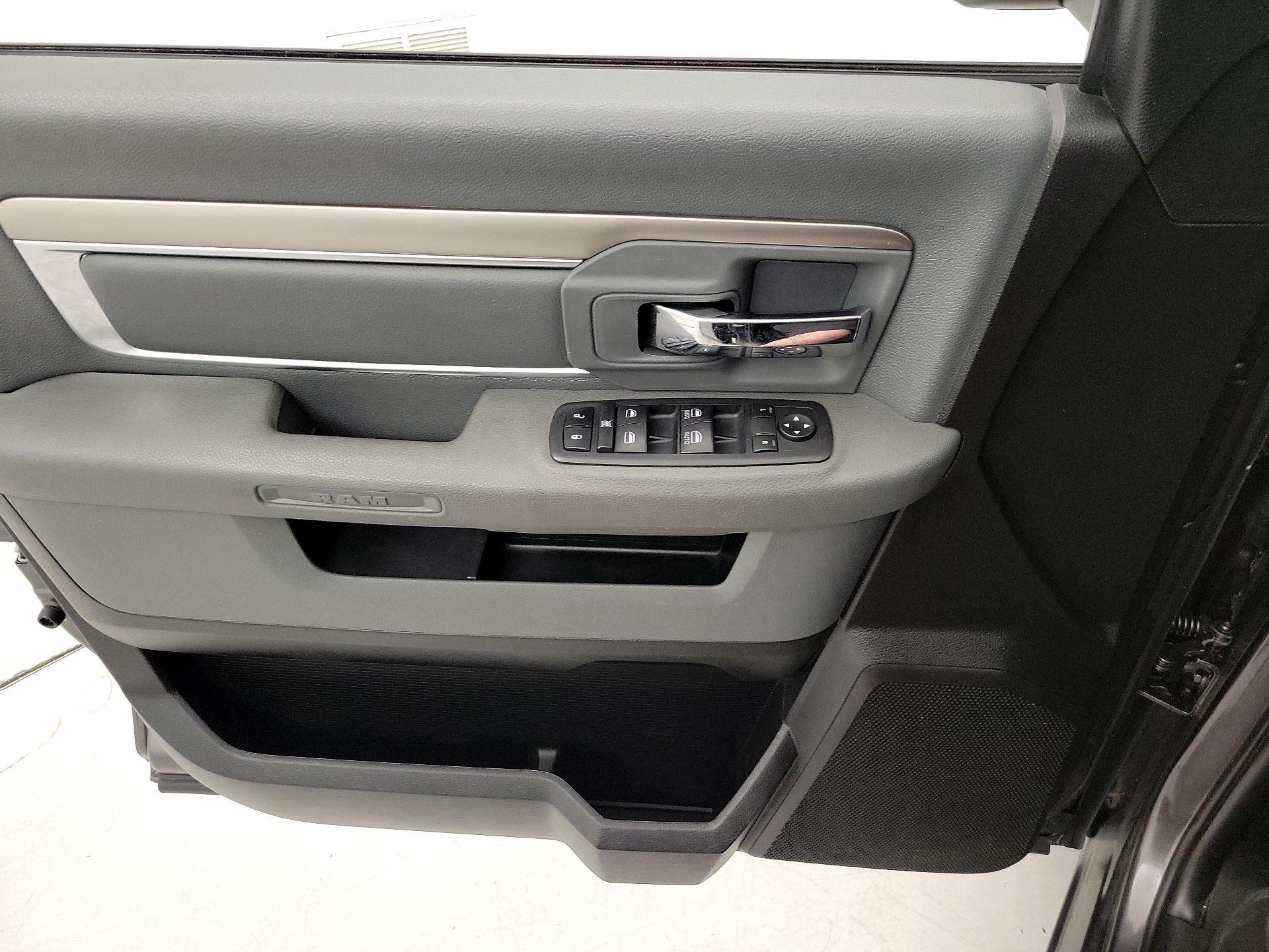 Thumbnail: 2020 RAM 1500 Classic - 12