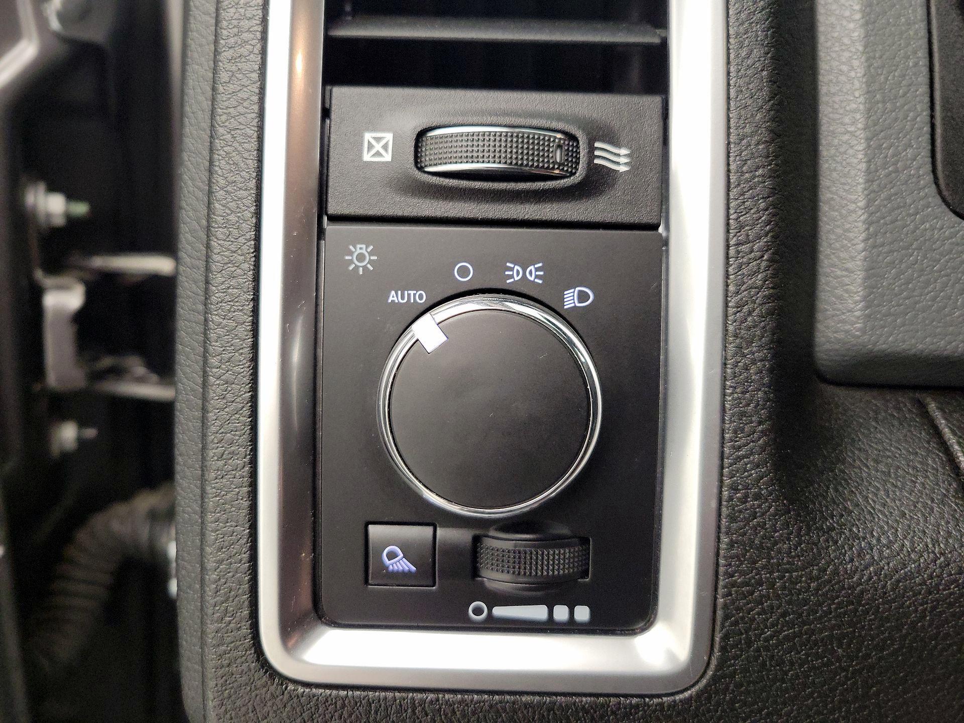 Thumbnail: 2020 RAM 1500 Classic - 13