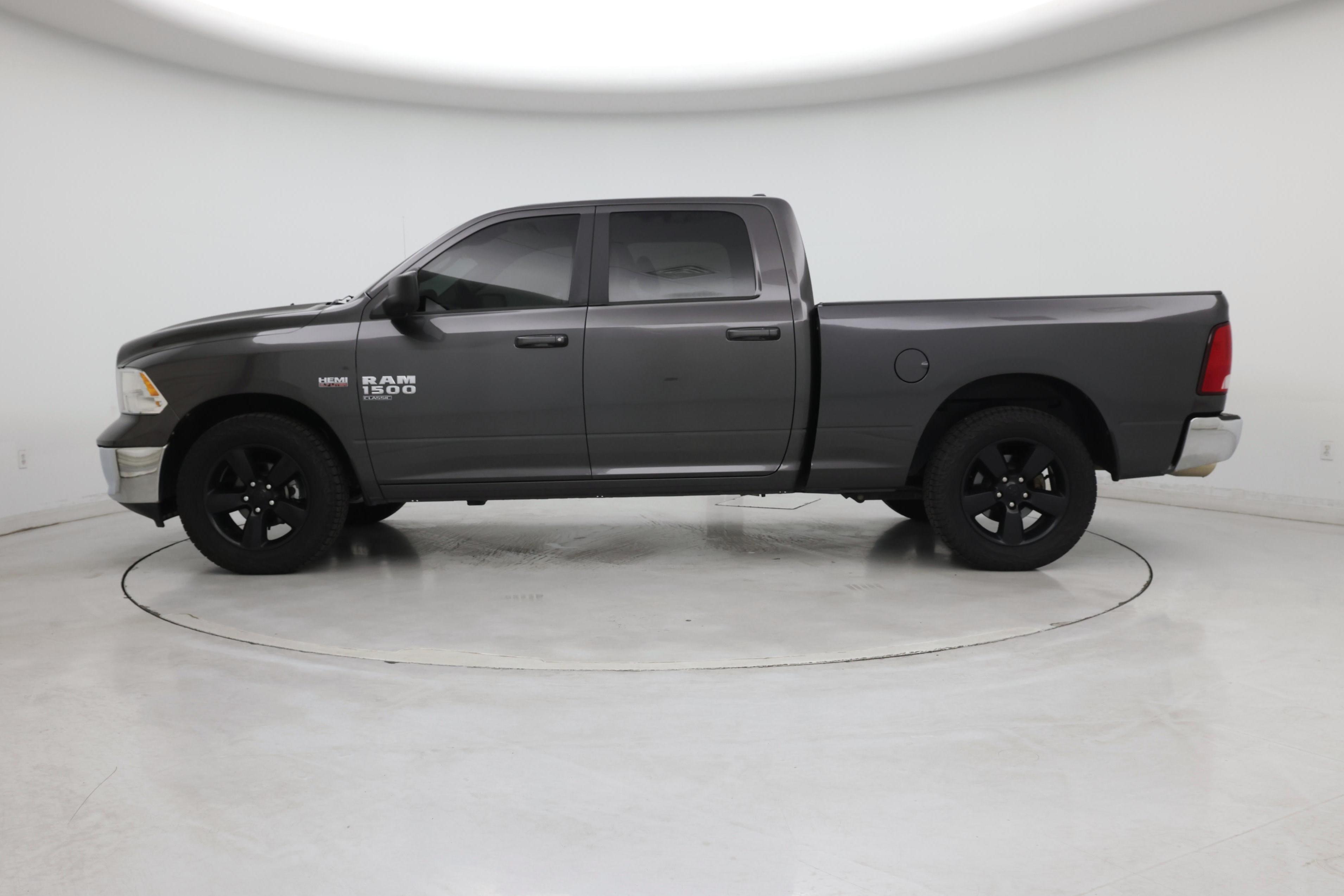 Thumbnail: 2020 RAM 1500 Classic - 3