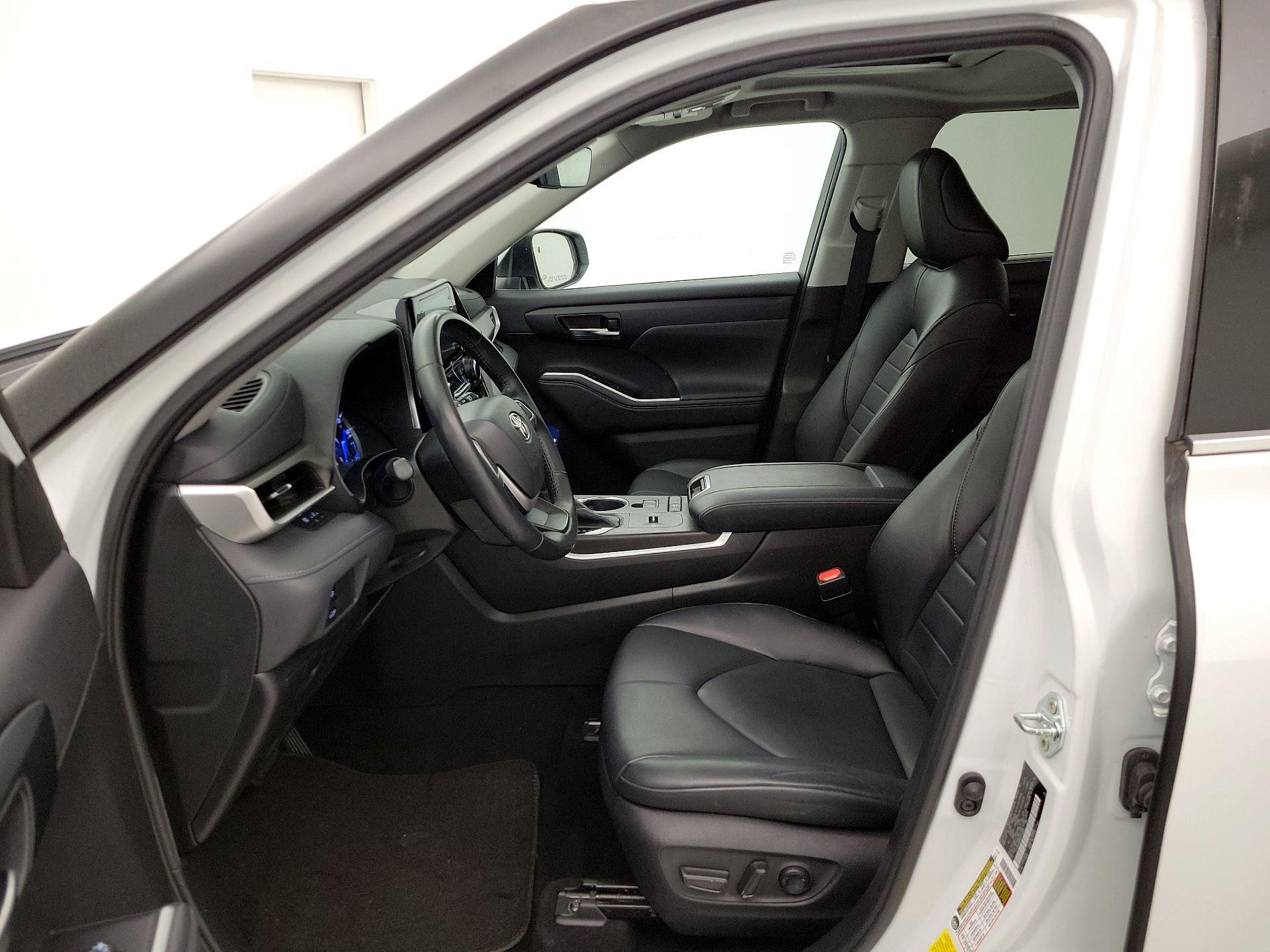 Thumbnail: 2022 Toyota Highlander - 11