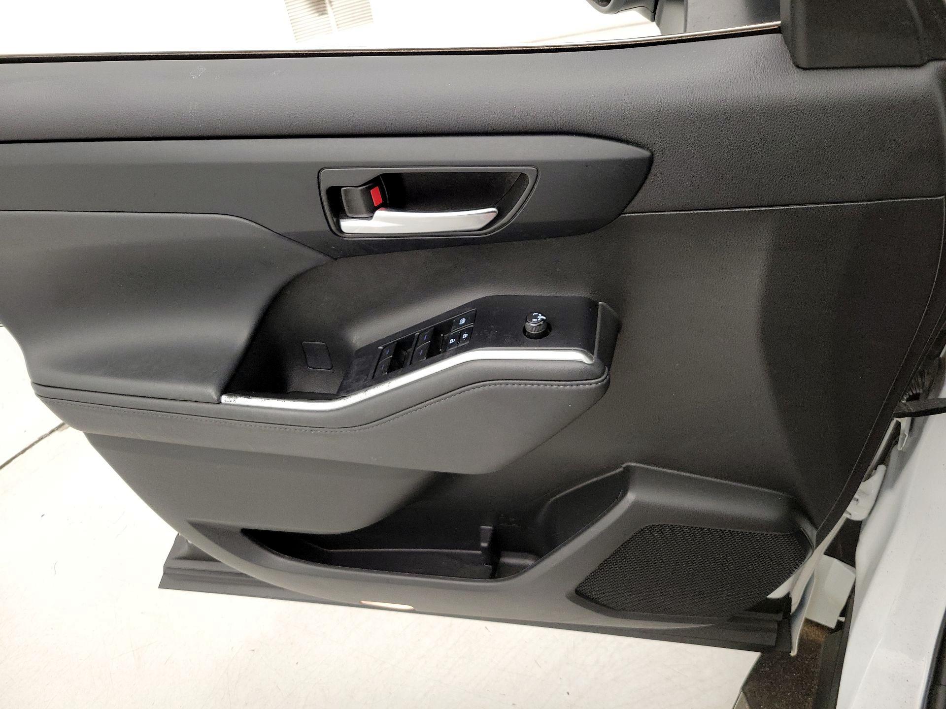 Thumbnail: 2022 Toyota Highlander - 12