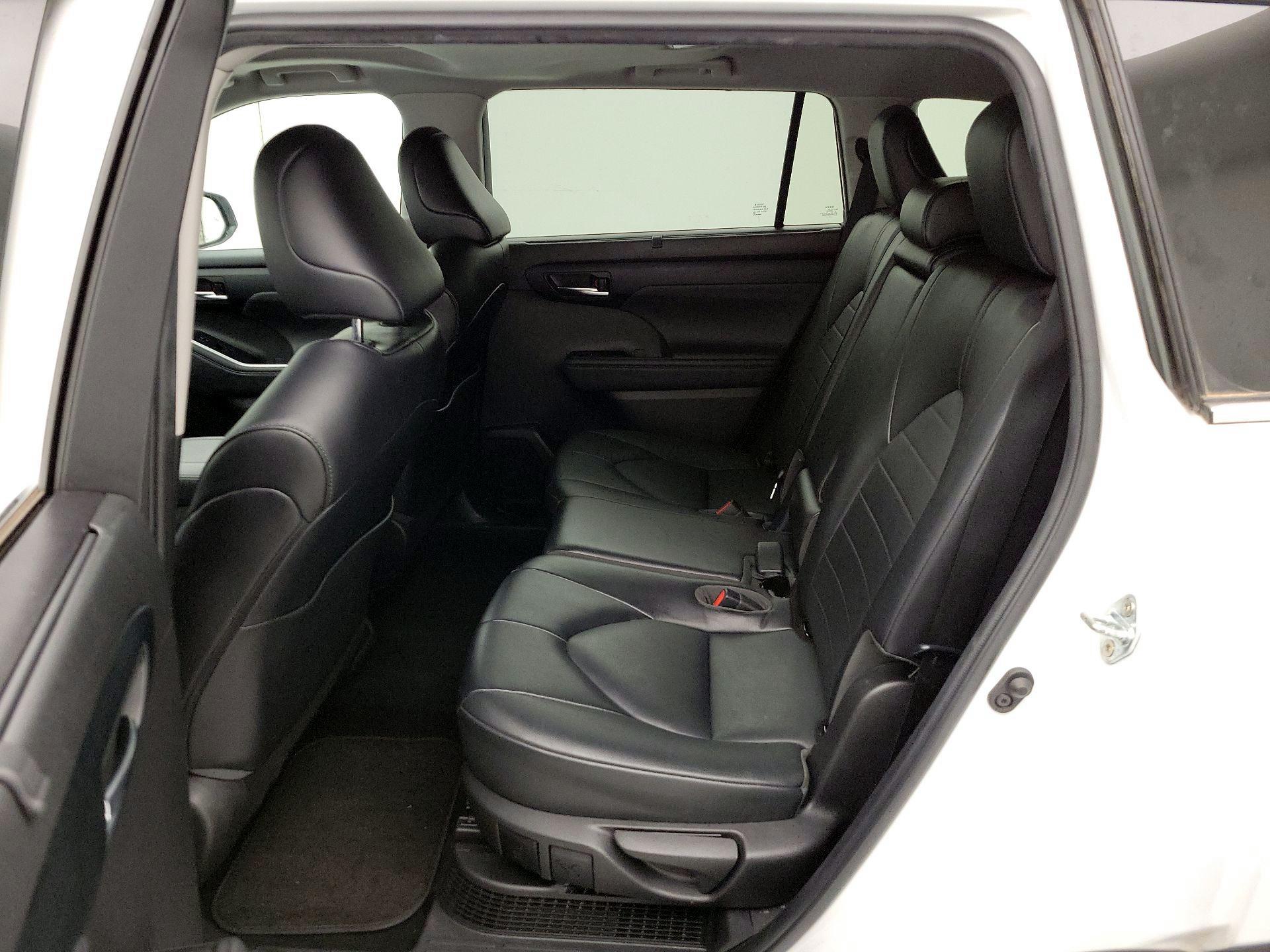 Thumbnail: 2022 Toyota Highlander - 20