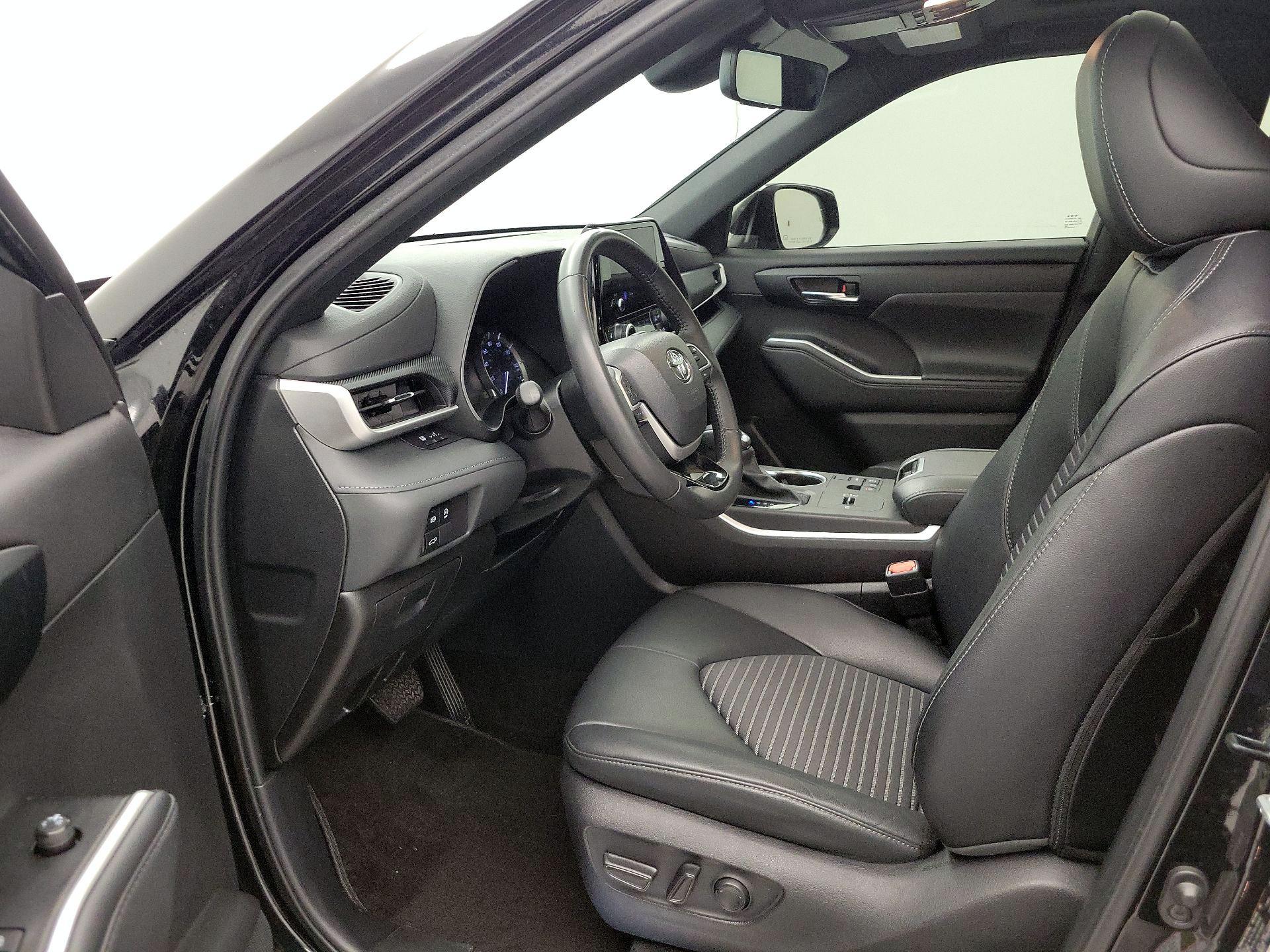 Thumbnail: 2024 Toyota Highlander - 11