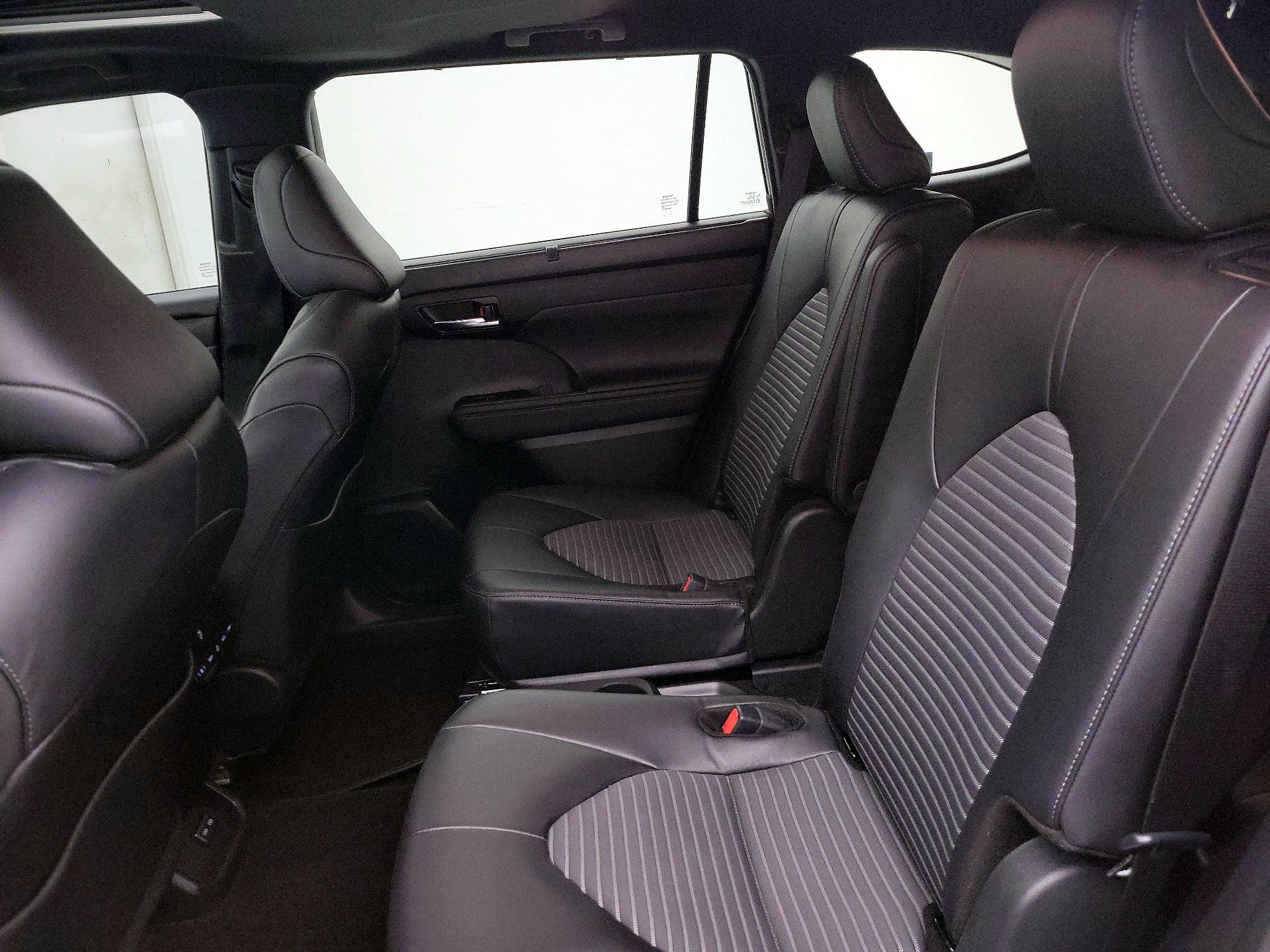 Thumbnail: 2024 Toyota Highlander - 20