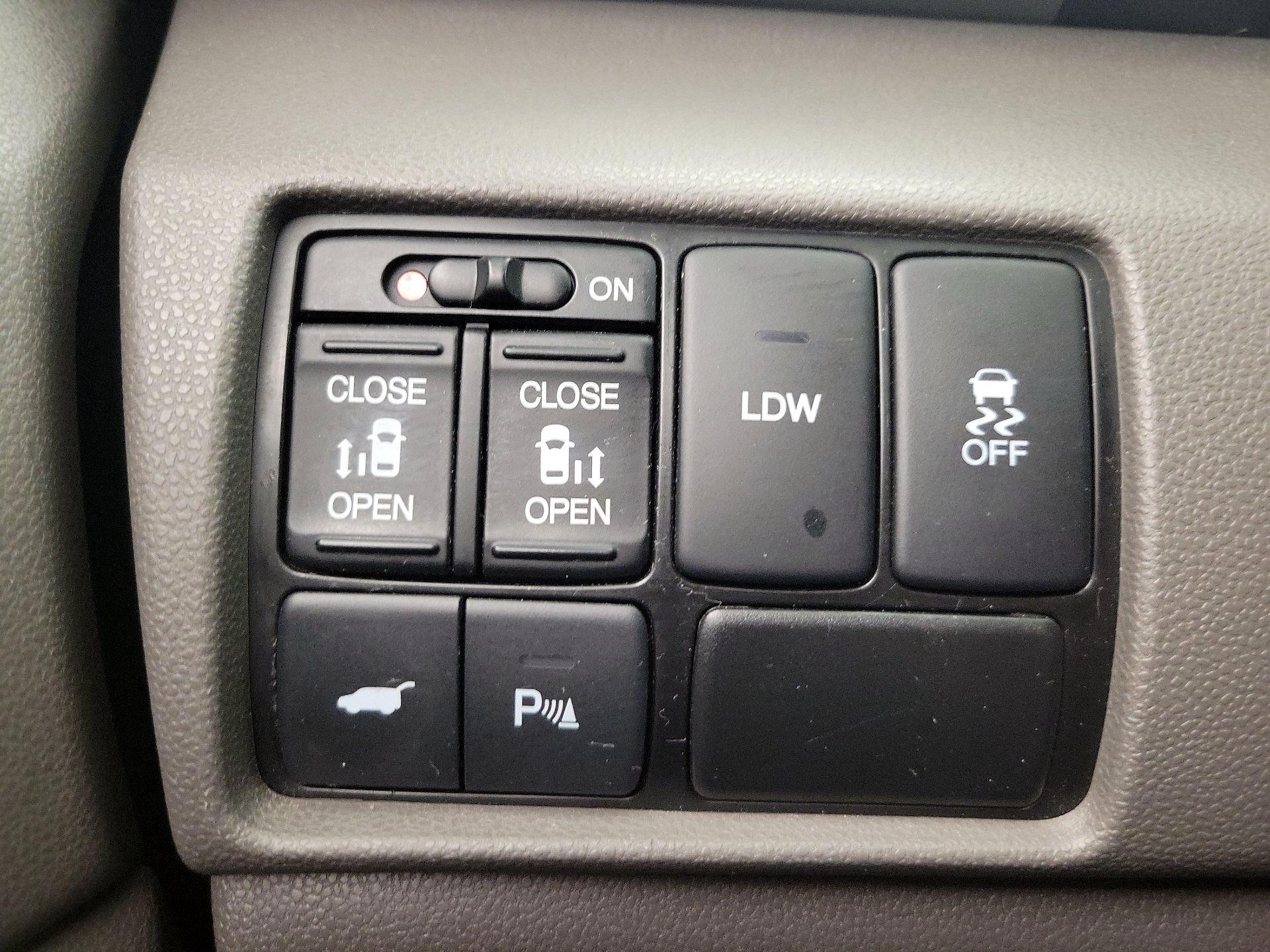 Thumbnail: 2016 Honda Odyssey - 13