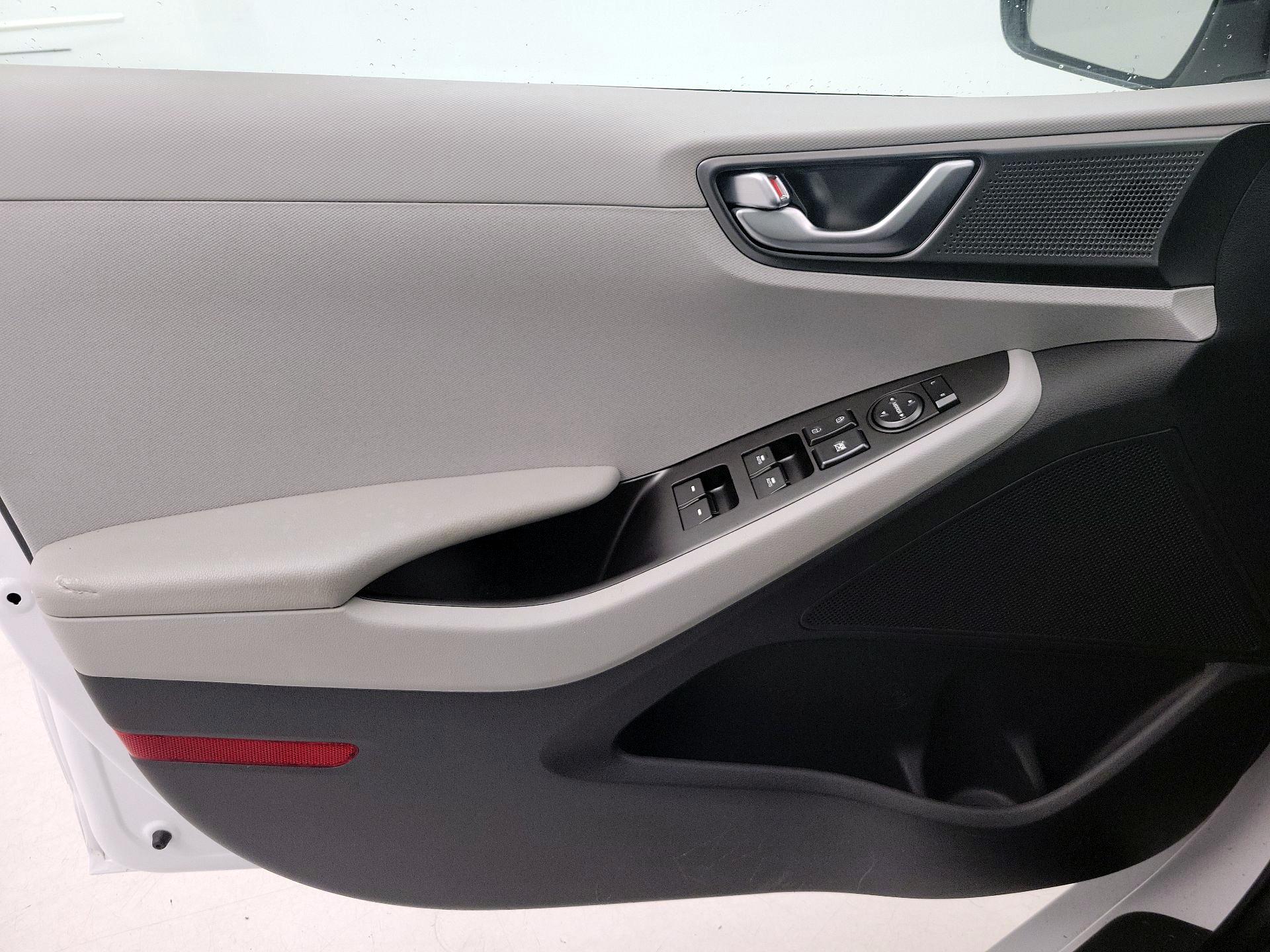 Thumbnail: 2020 Hyundai Ioniq - 12