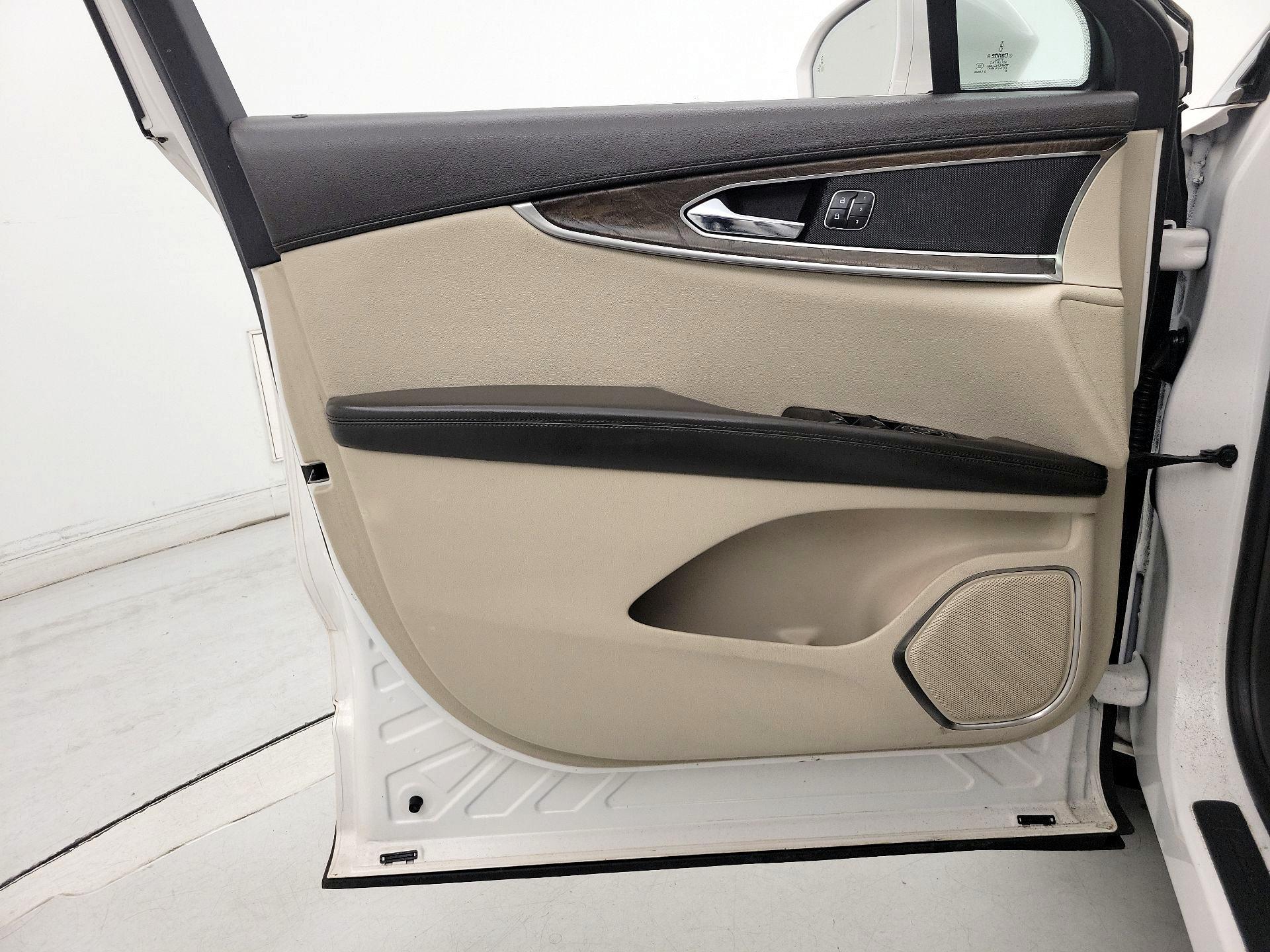 Thumbnail: 2017 Lincoln MKX - 12