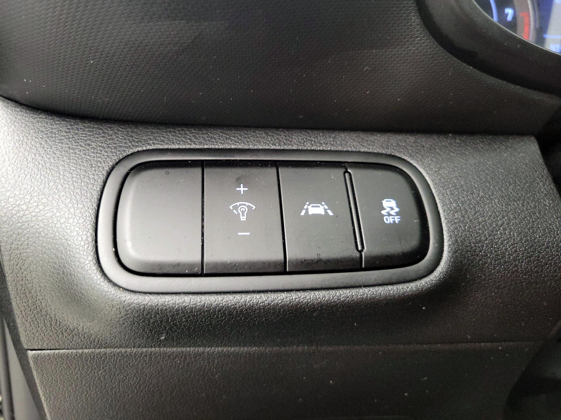 Thumbnail: 2022 Hyundai Venue - 13