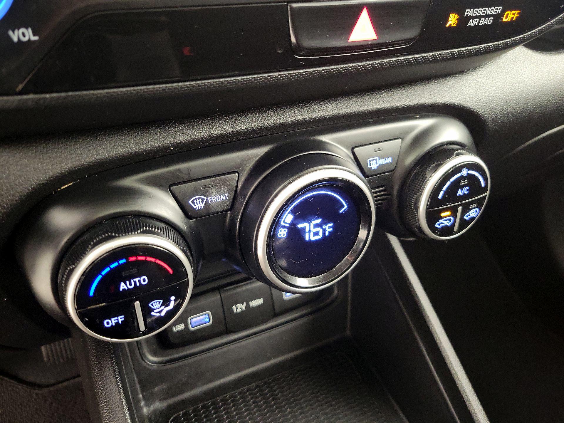 Thumbnail: 2022 Hyundai Venue - 16