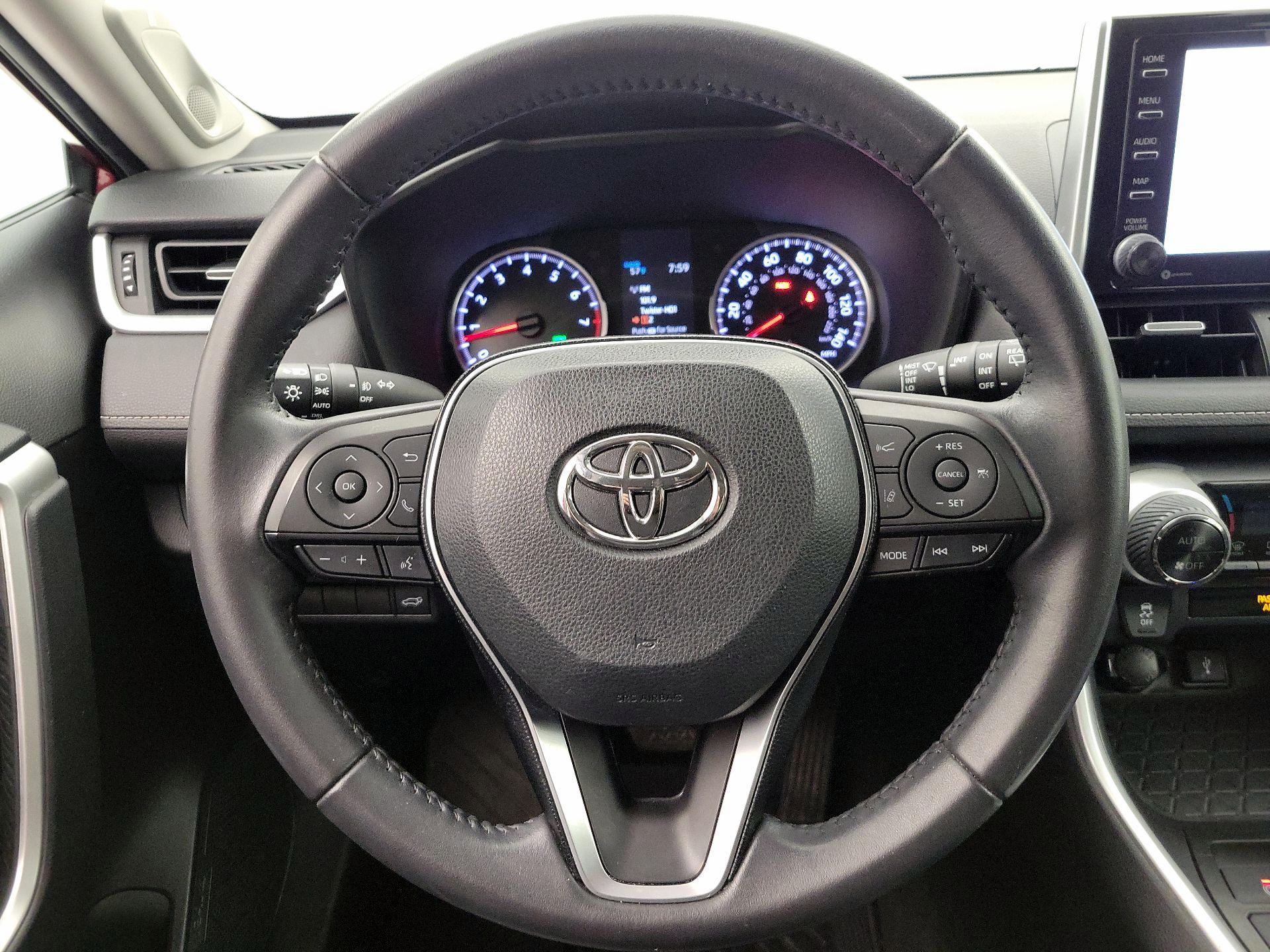 Thumbnail: 2020 Toyota RAV4 - 10