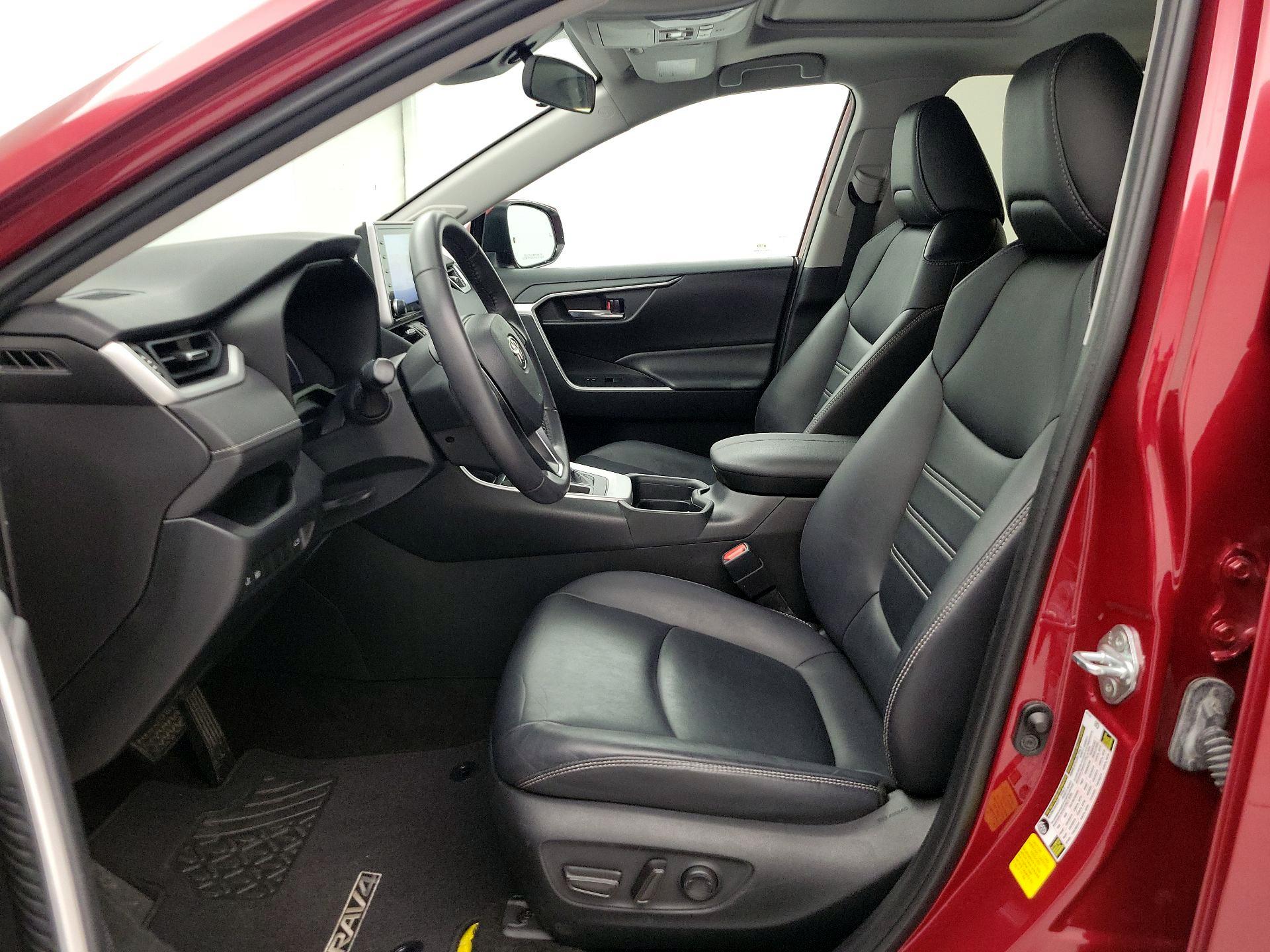 Thumbnail: 2020 Toyota RAV4 - 11