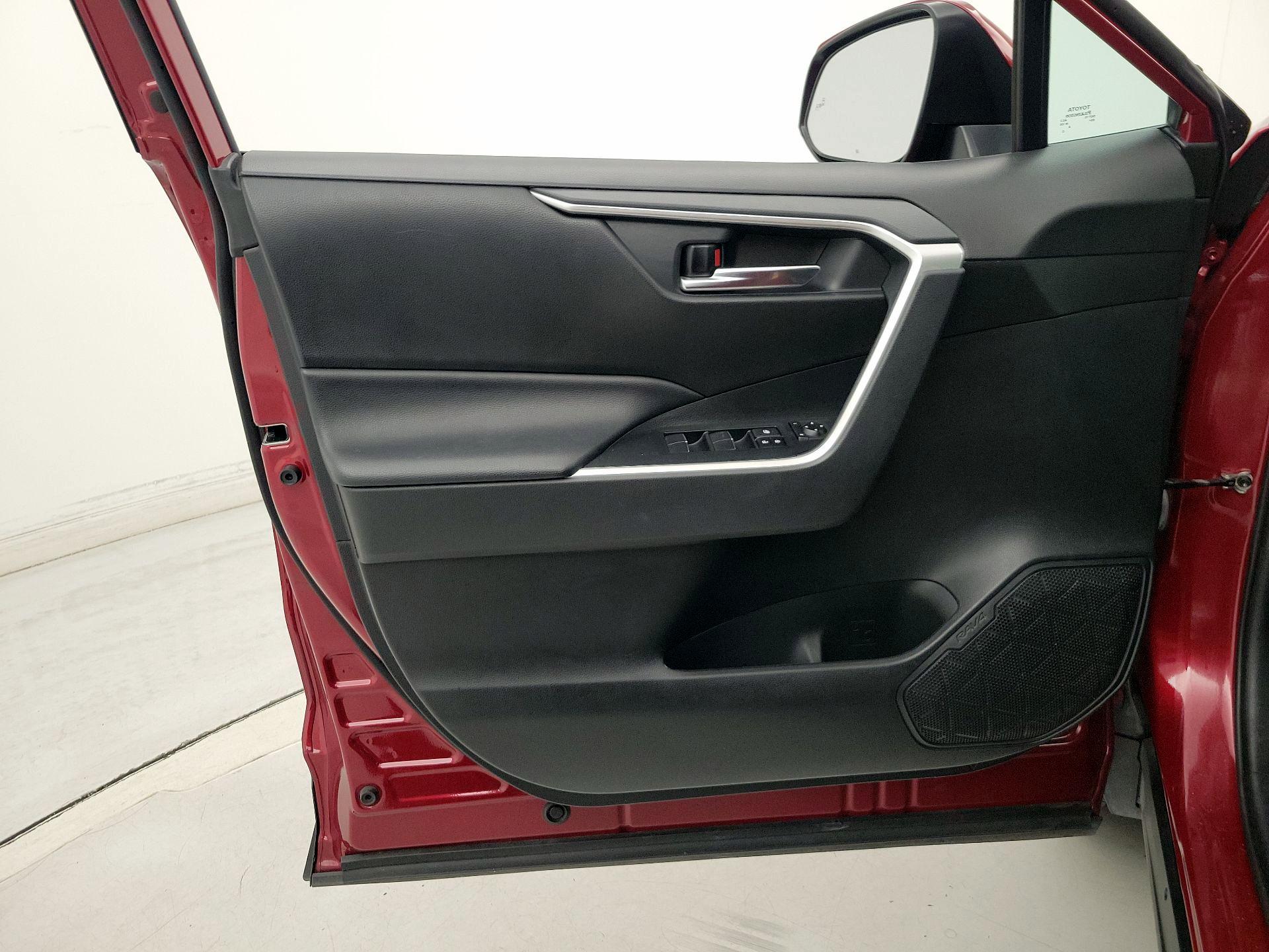 Thumbnail: 2020 Toyota RAV4 - 12