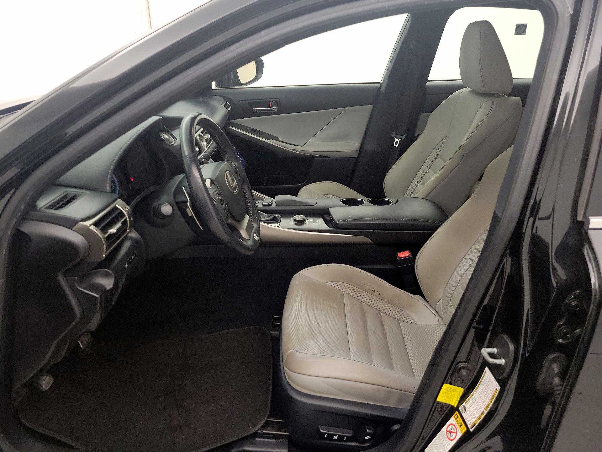 Thumbnail: 2015 Lexus IS - 11