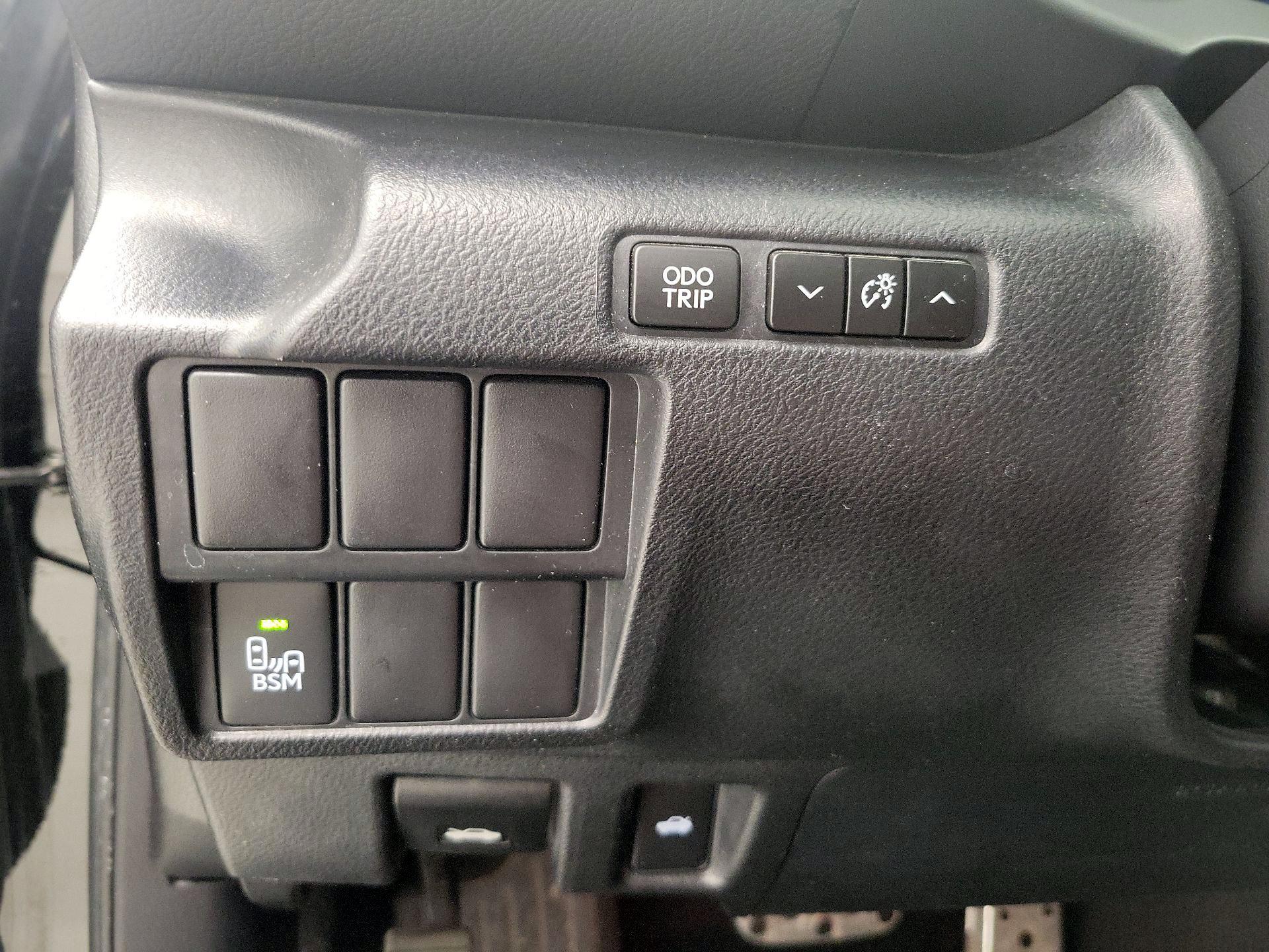 Thumbnail: 2015 Lexus IS - 13