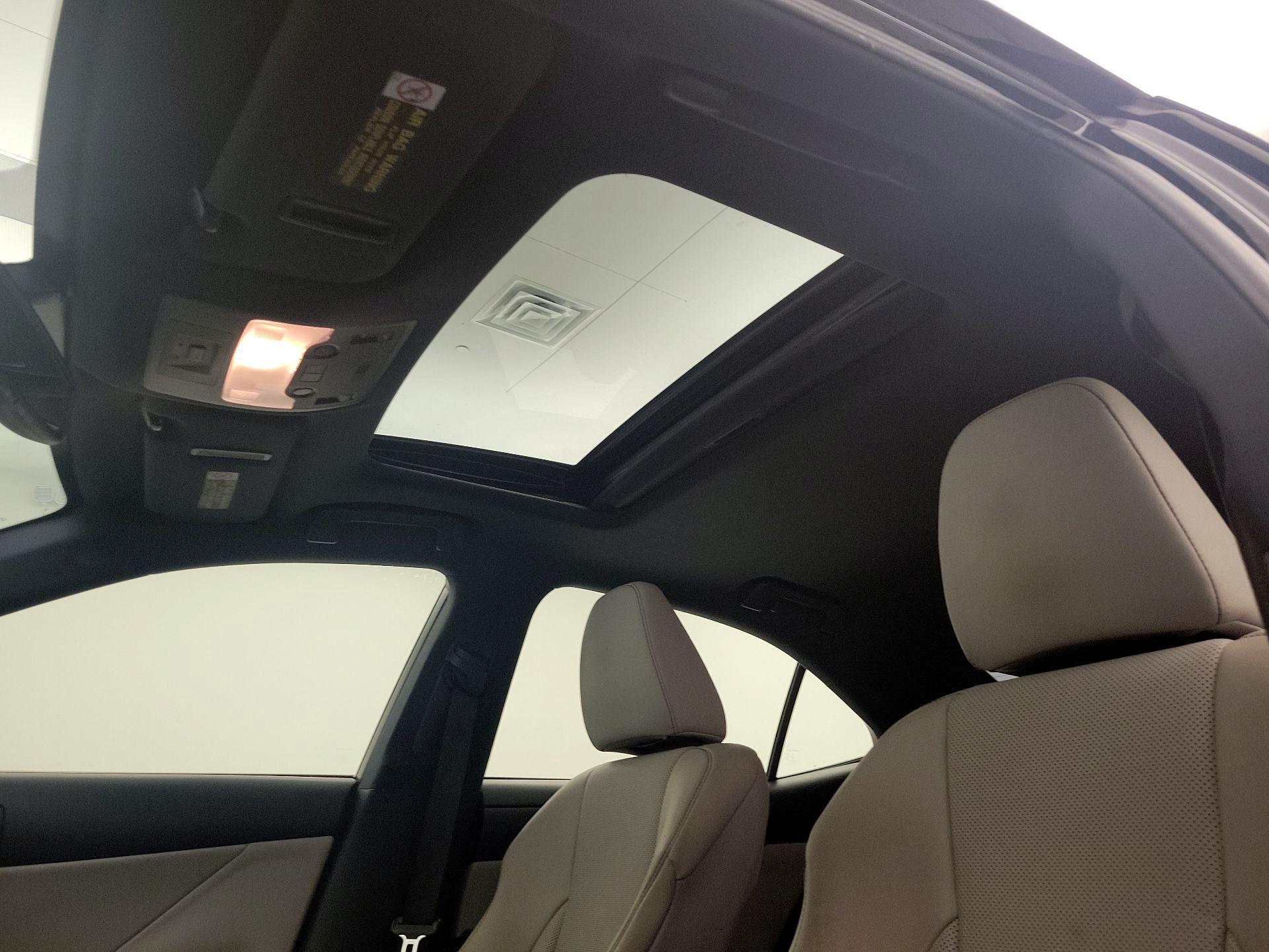 Thumbnail: 2015 Lexus IS - 20