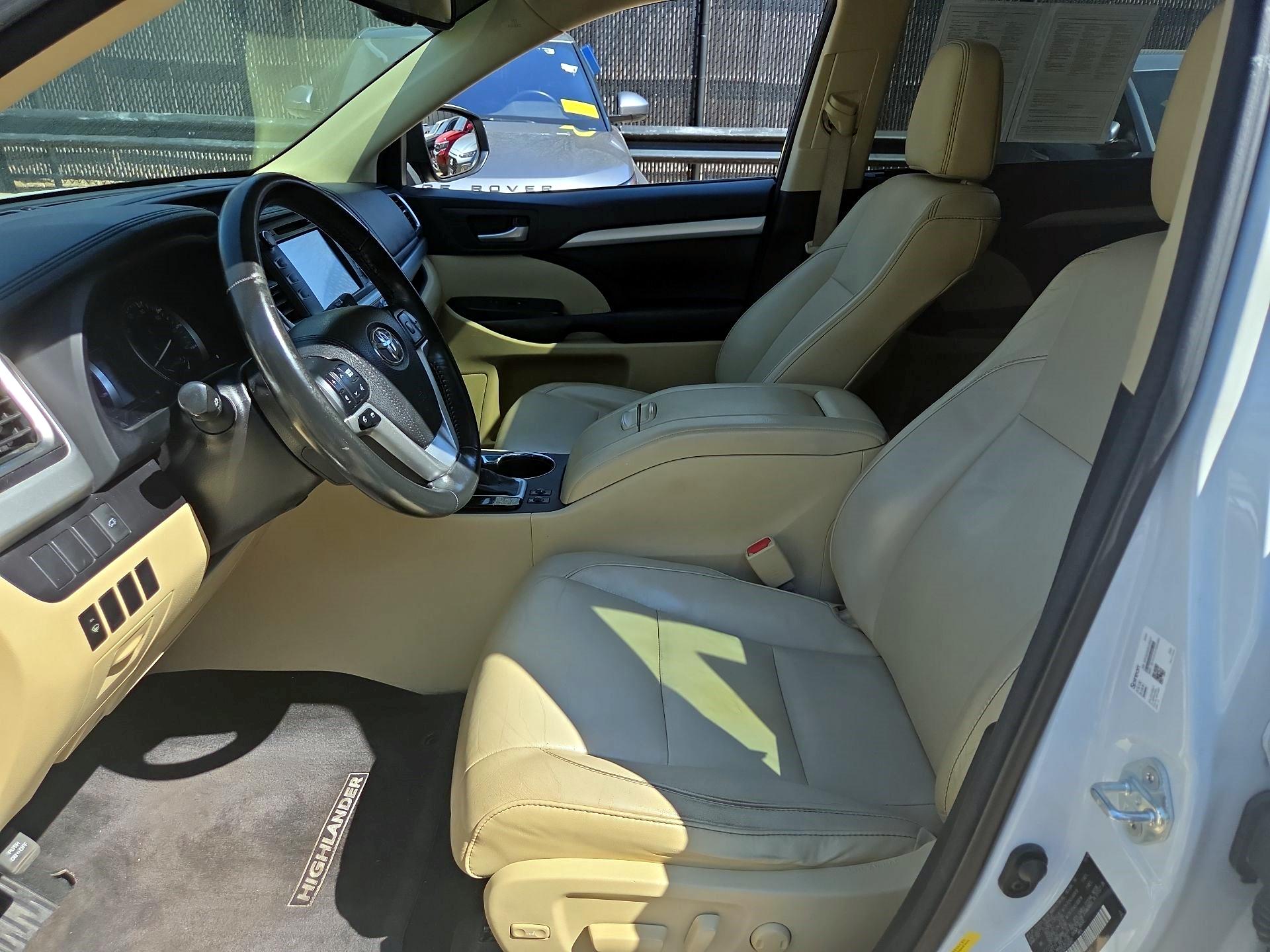 Thumbnail: 2016 Toyota Highlander - 9