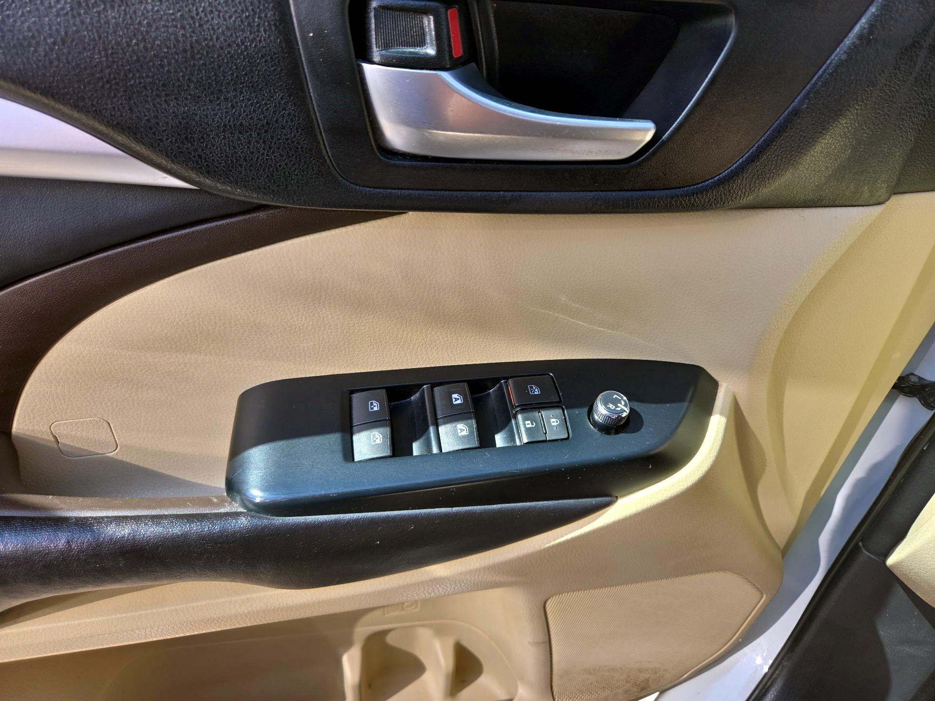 Thumbnail: 2016 Toyota Highlander - 10