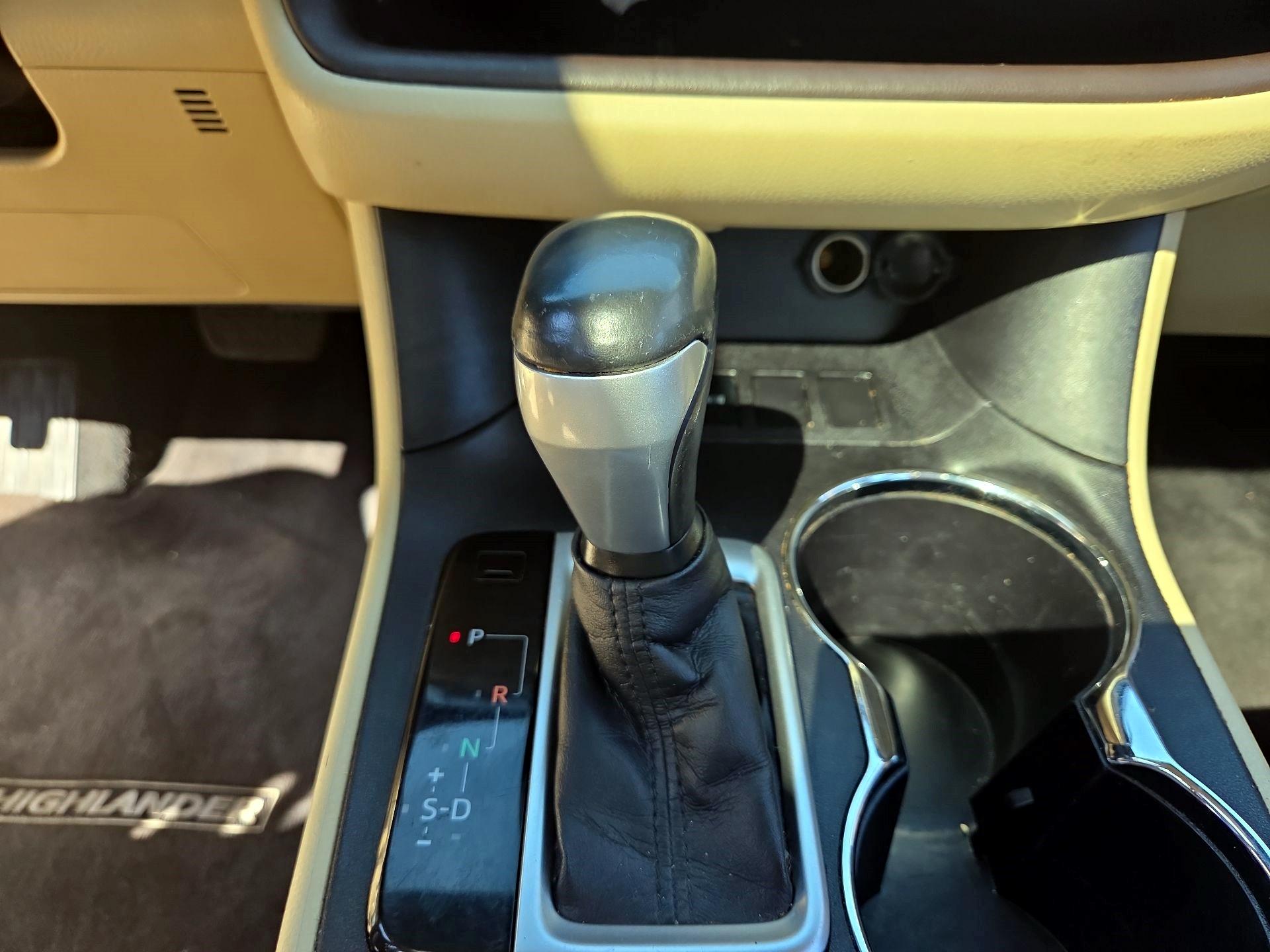 Thumbnail: 2016 Toyota Highlander - 16