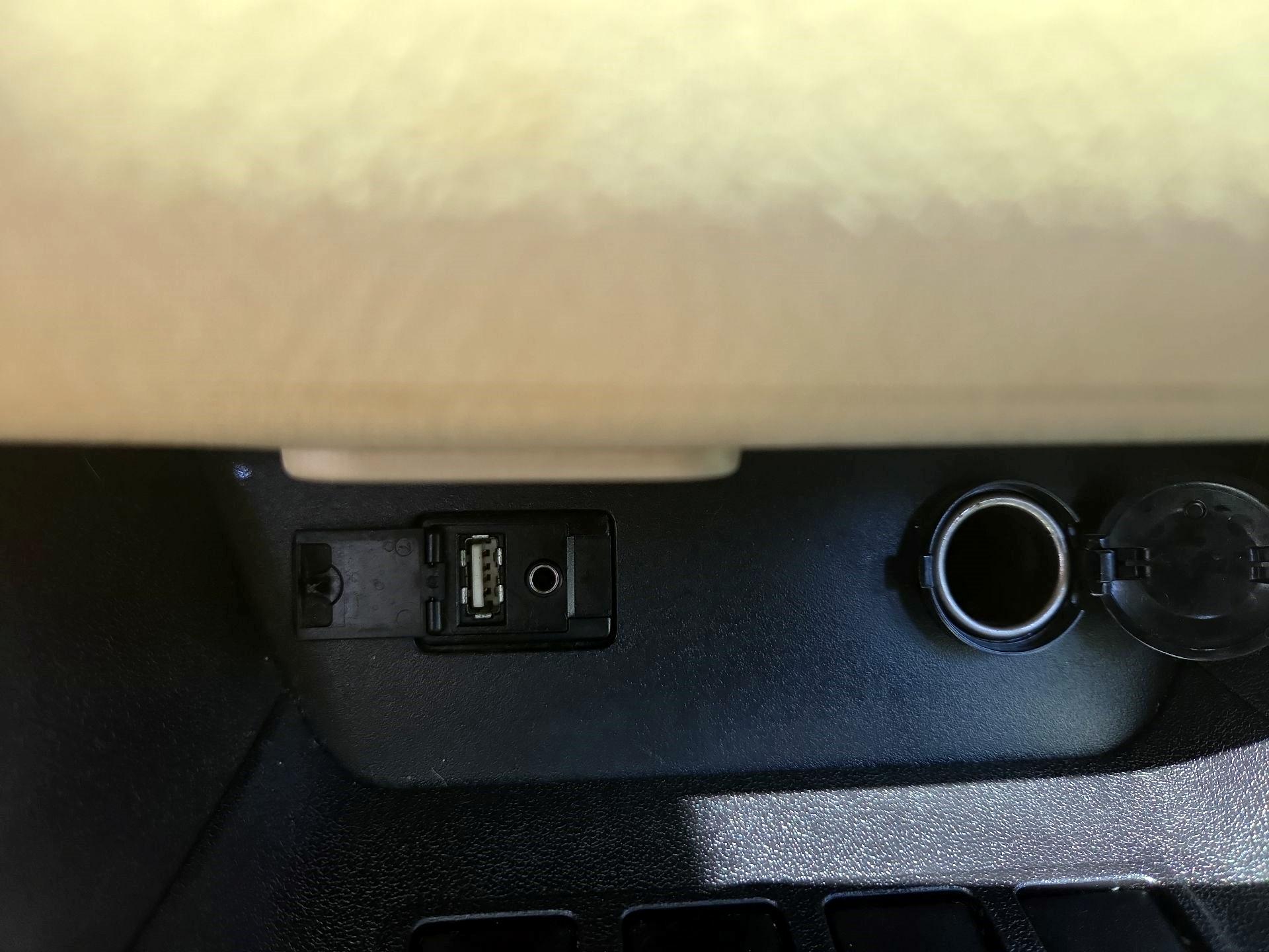 Thumbnail: 2016 Toyota Highlander - 17