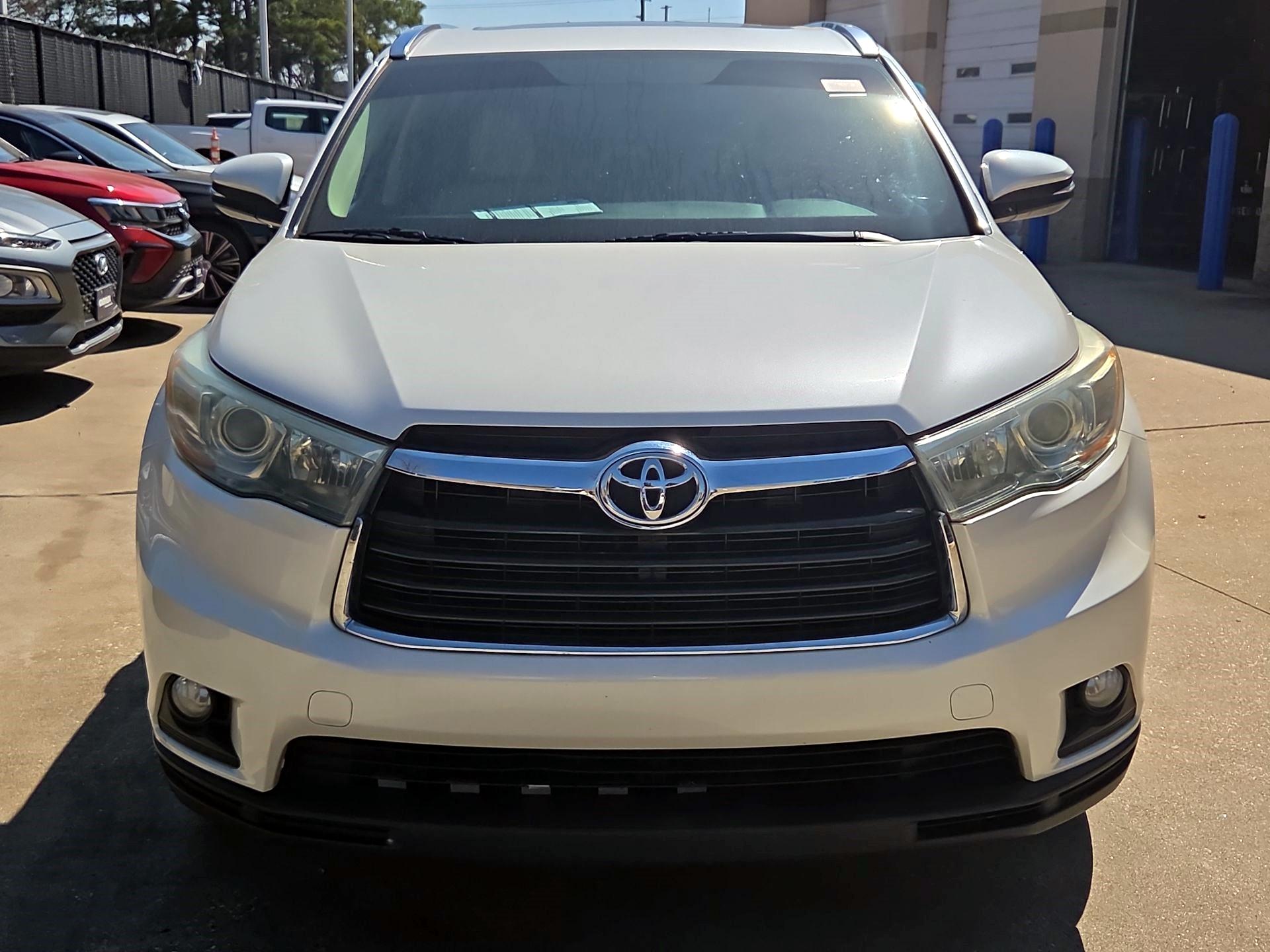 Thumbnail: 2016 Toyota Highlander - 2
