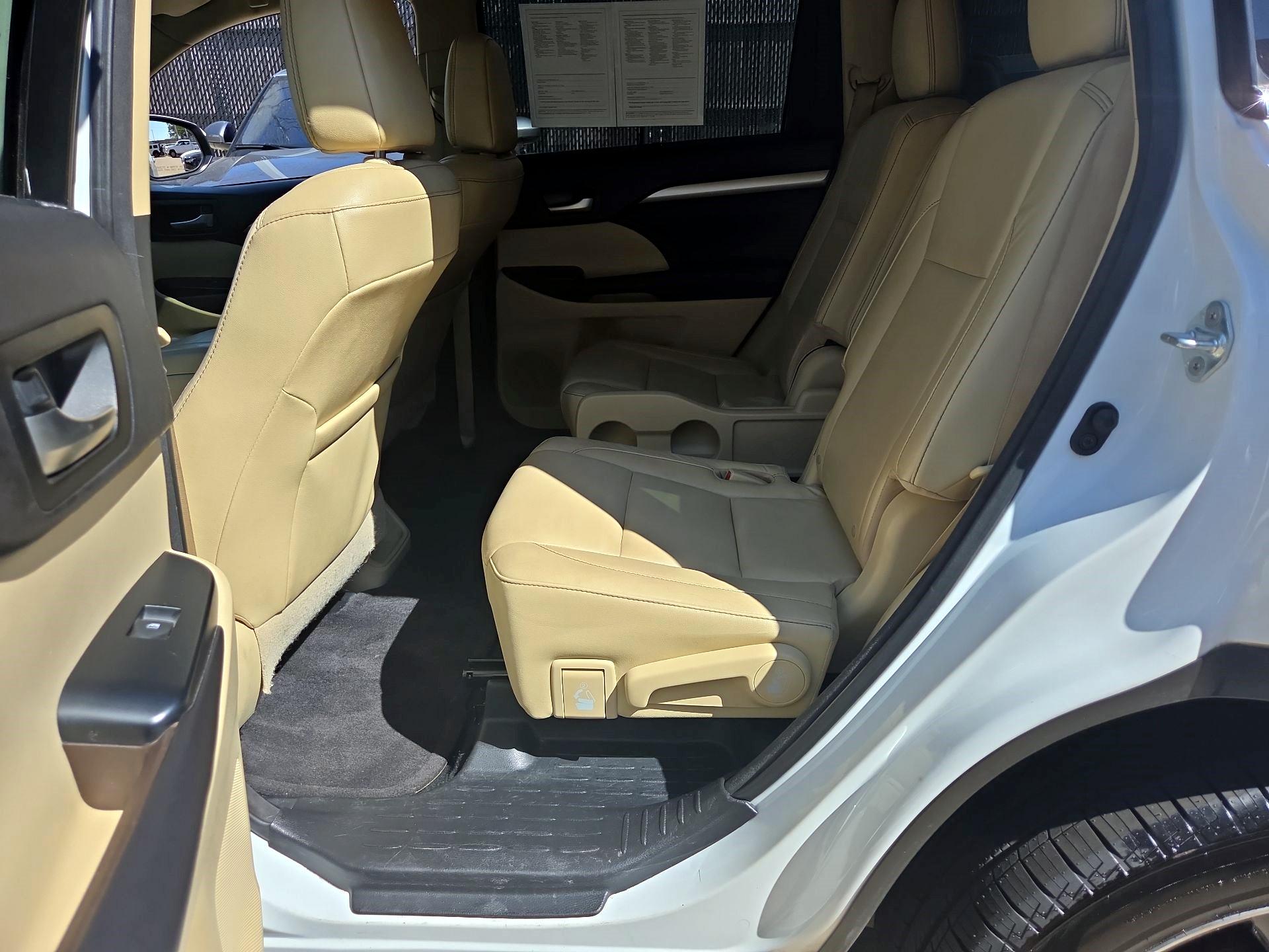 Thumbnail: 2016 Toyota Highlander - 19