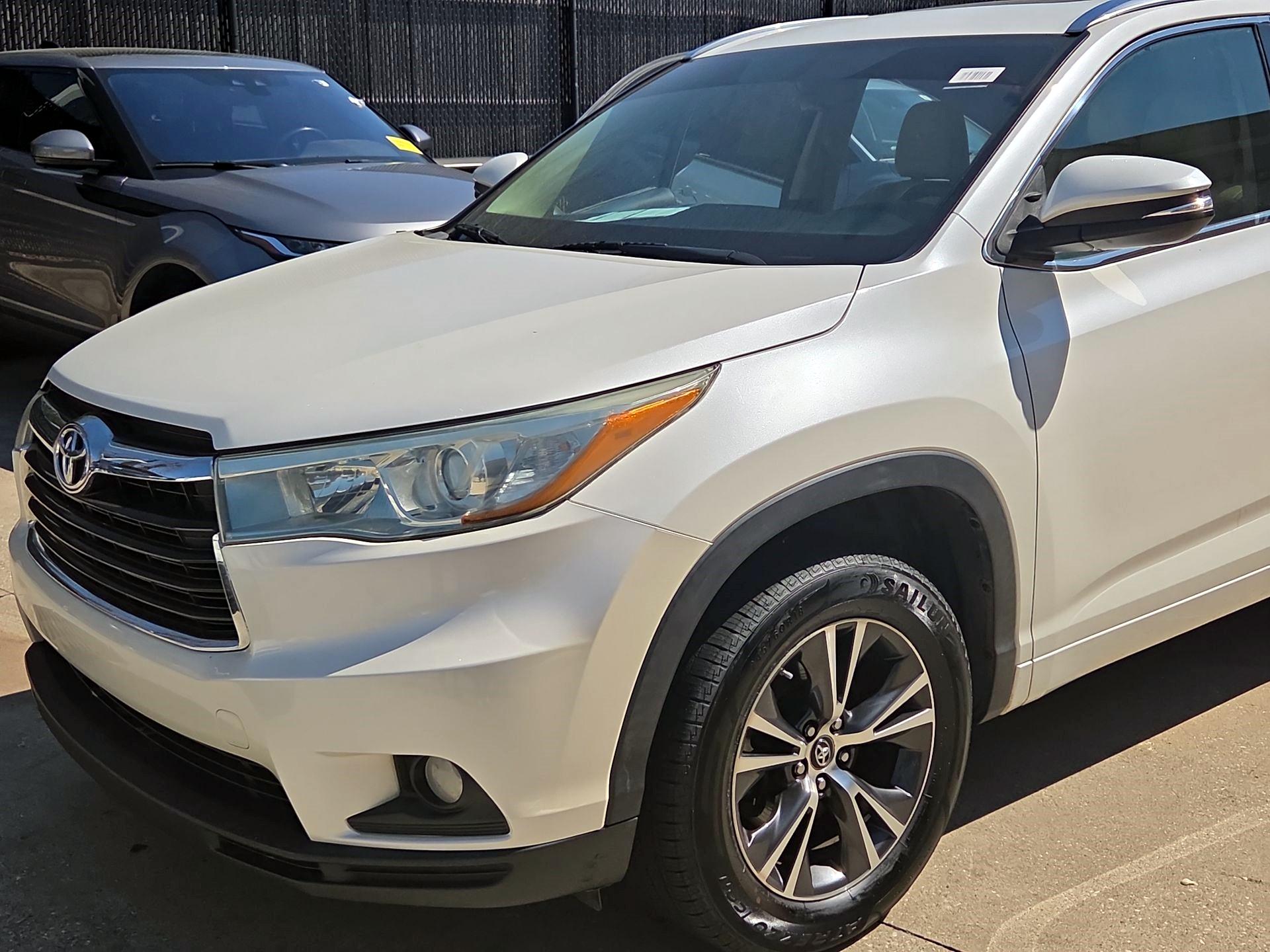 Thumbnail: 2016 Toyota Highlander - 3