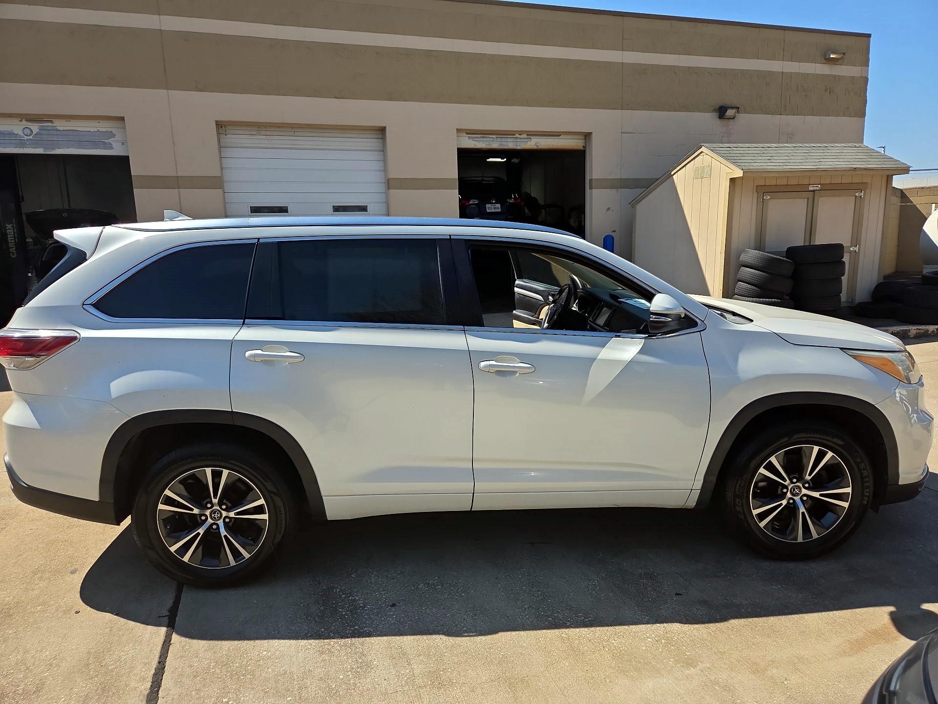 Thumbnail: 2016 Toyota Highlander - 4