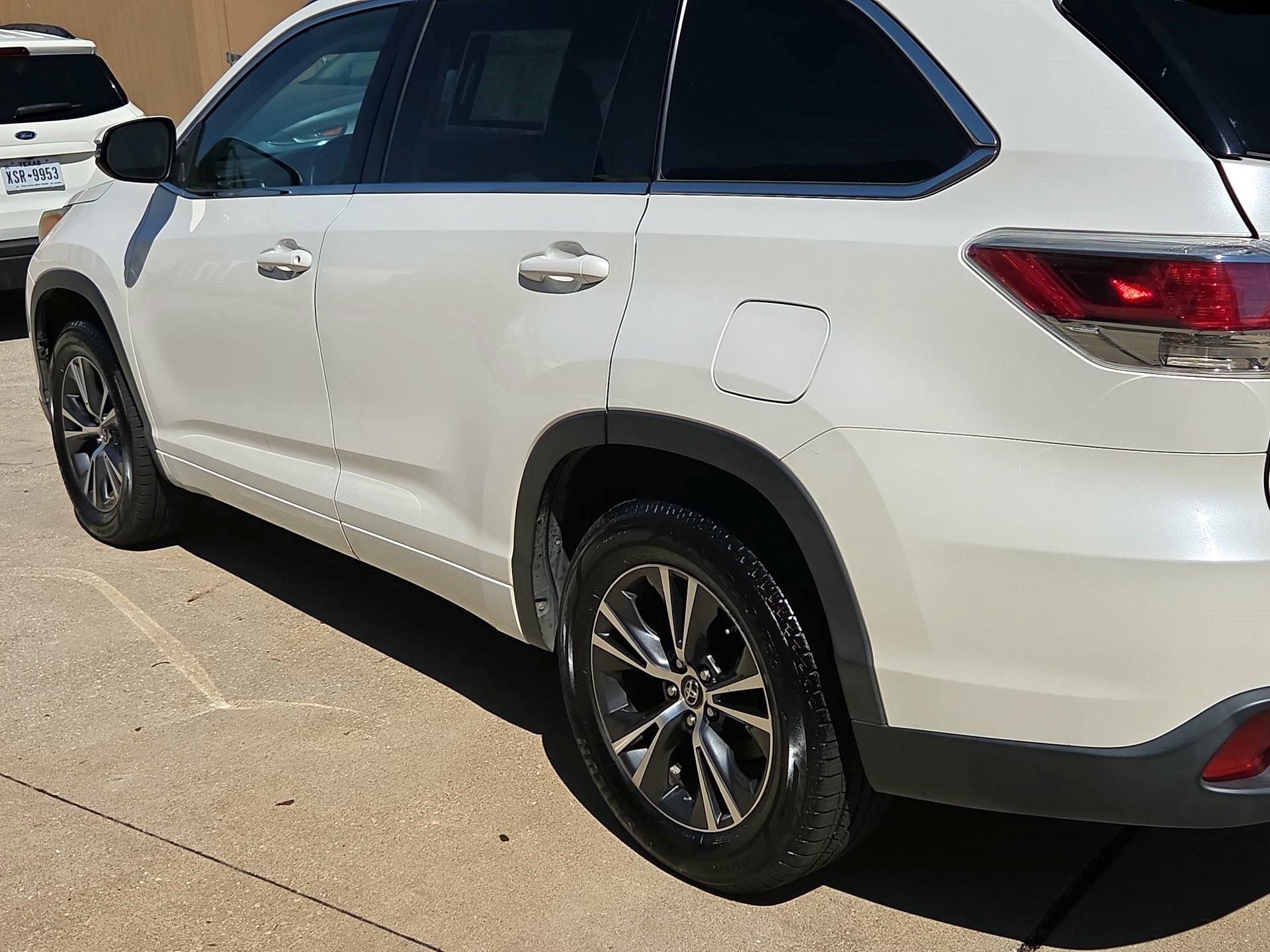 Thumbnail: 2016 Toyota Highlander - 7