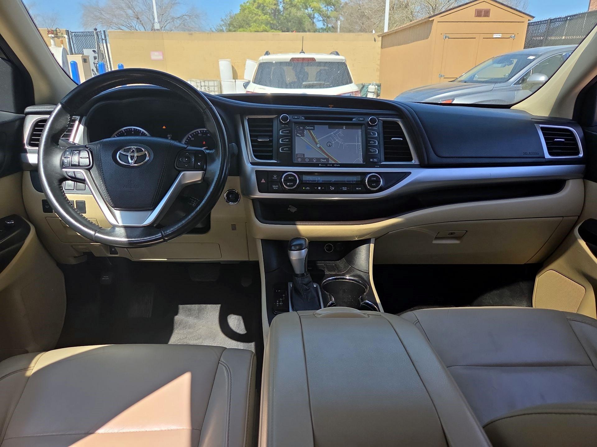 Thumbnail: 2016 Toyota Highlander - 8