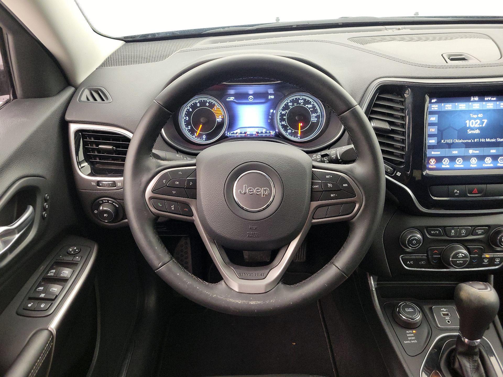 Thumbnail: 2020 Jeep Cherokee - 10