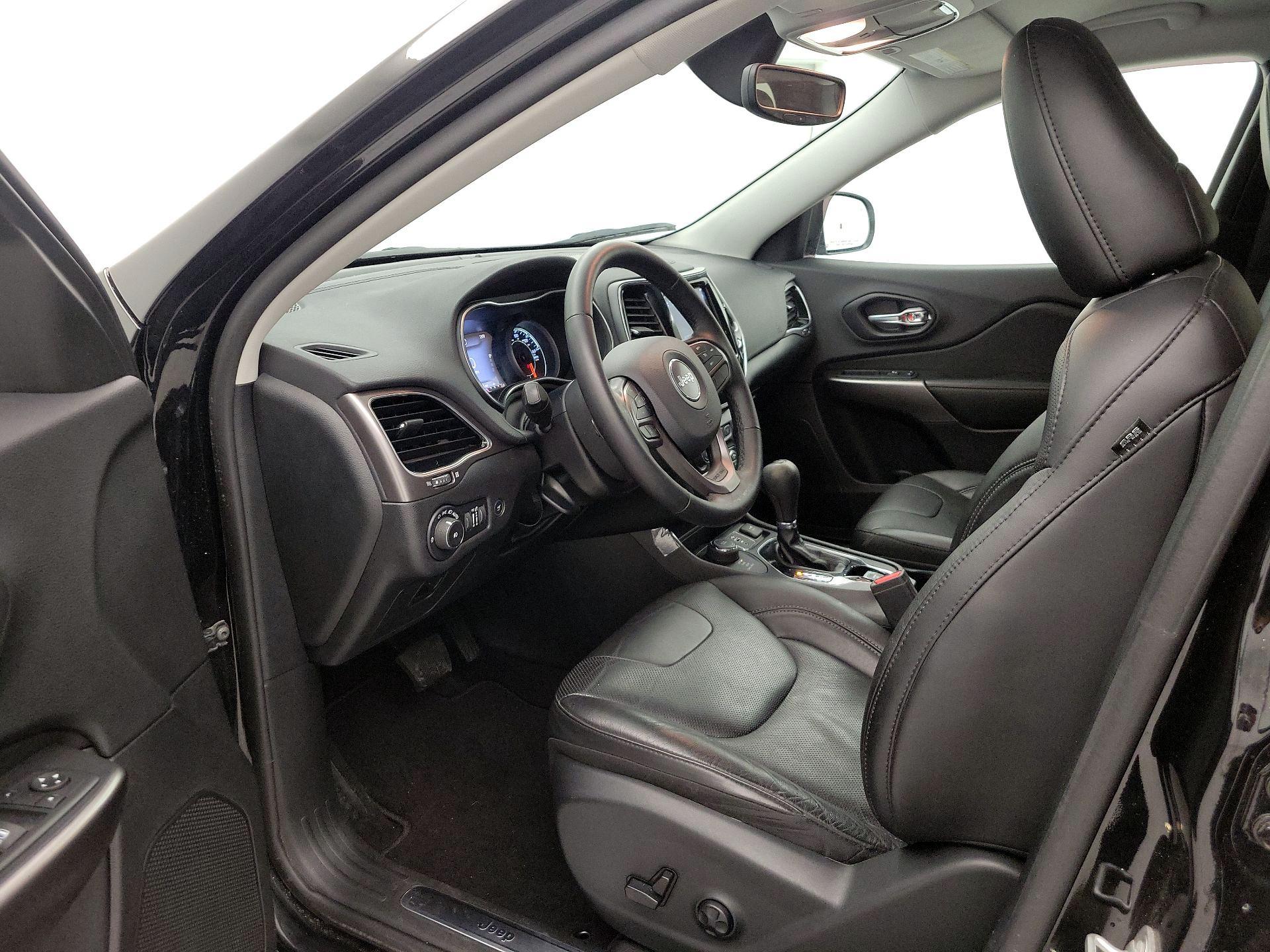 Thumbnail: 2020 Jeep Cherokee - 11