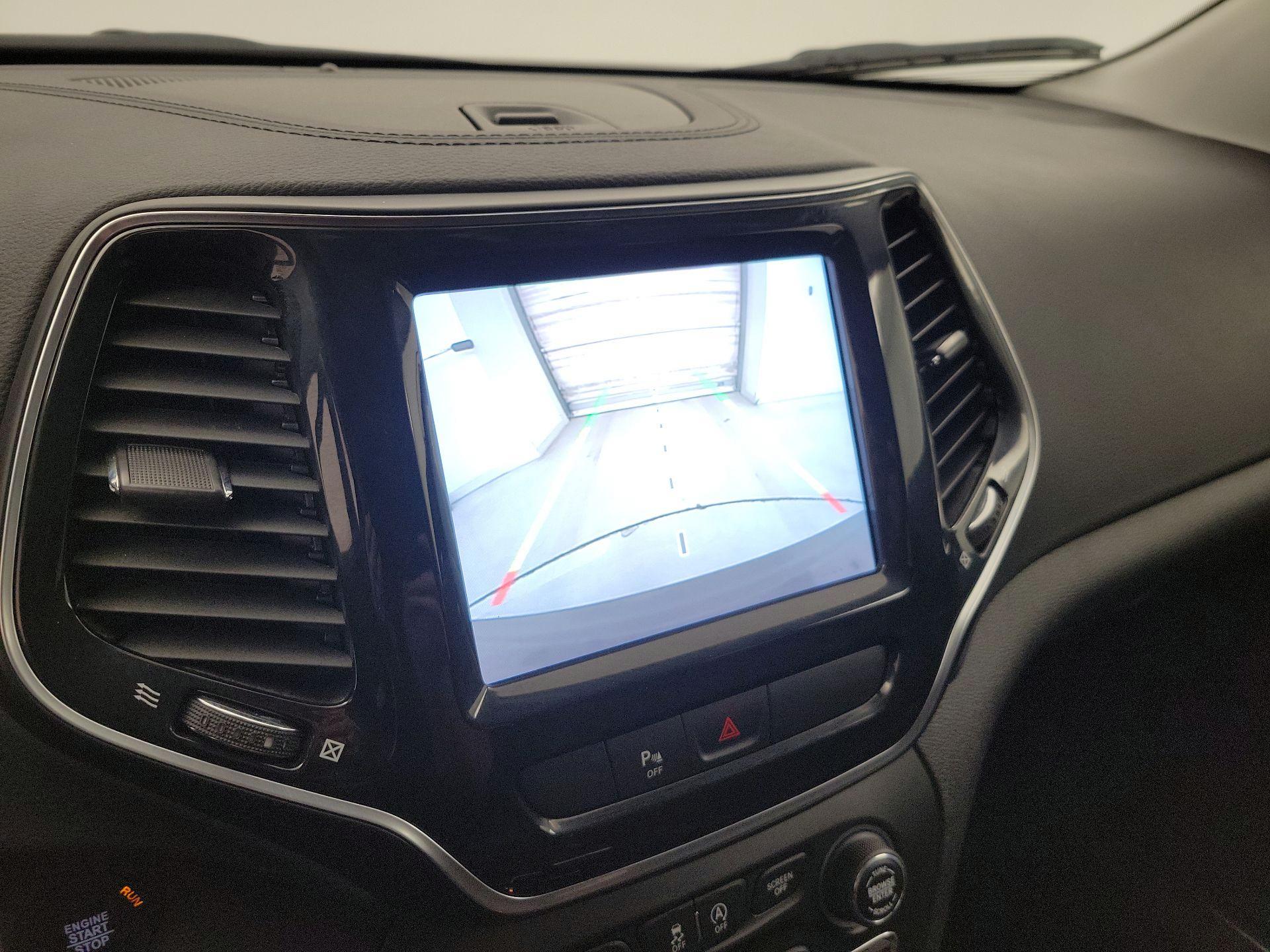 Thumbnail: 2020 Jeep Cherokee - 14