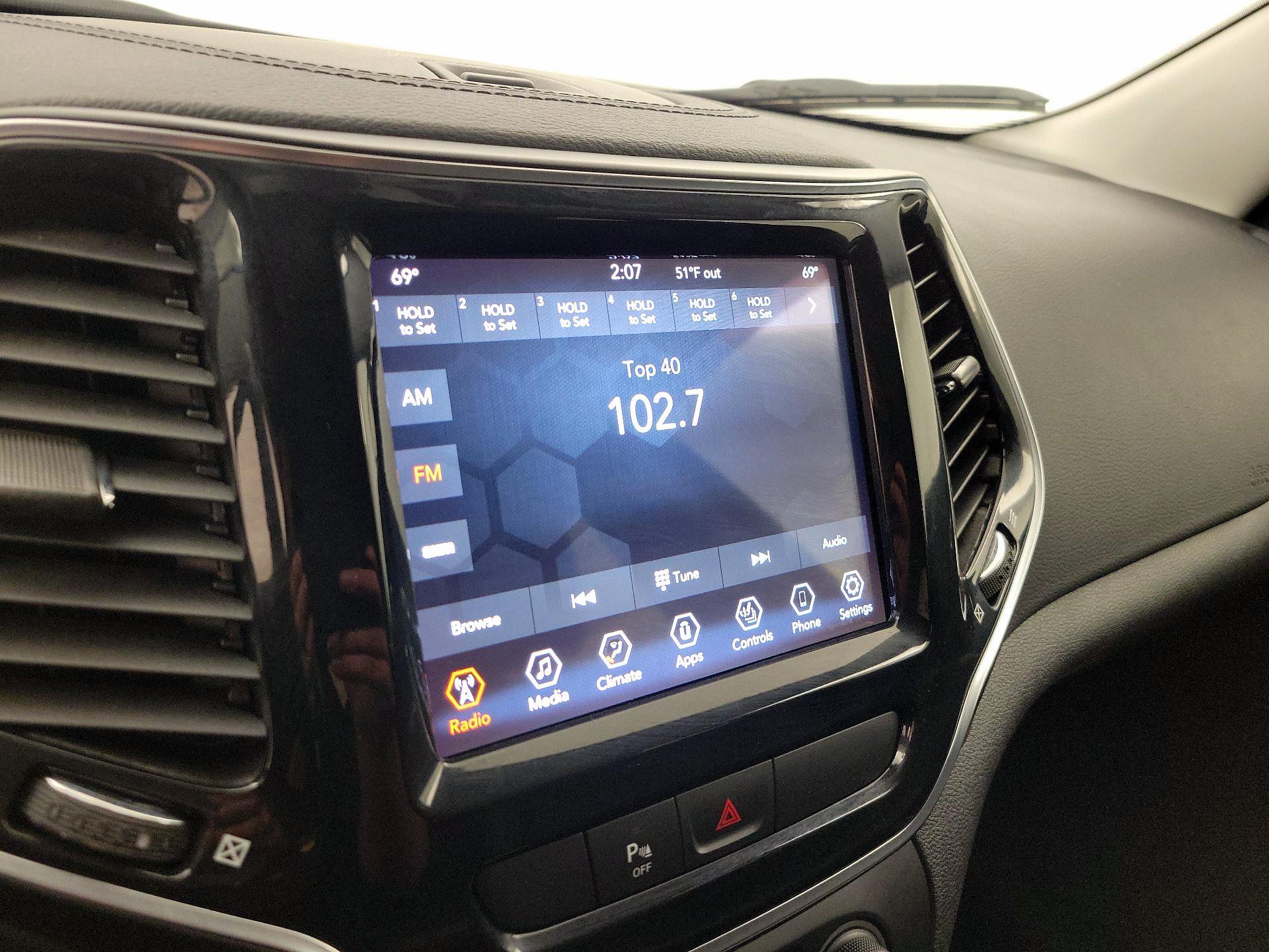 Thumbnail: 2020 Jeep Cherokee - 15