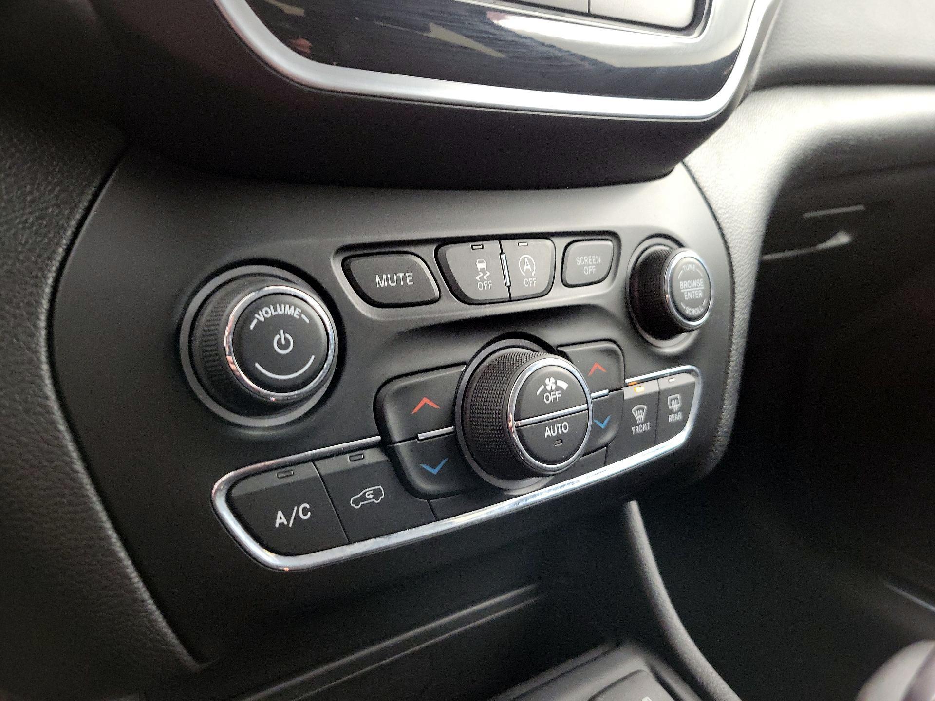 Thumbnail: 2020 Jeep Cherokee - 16