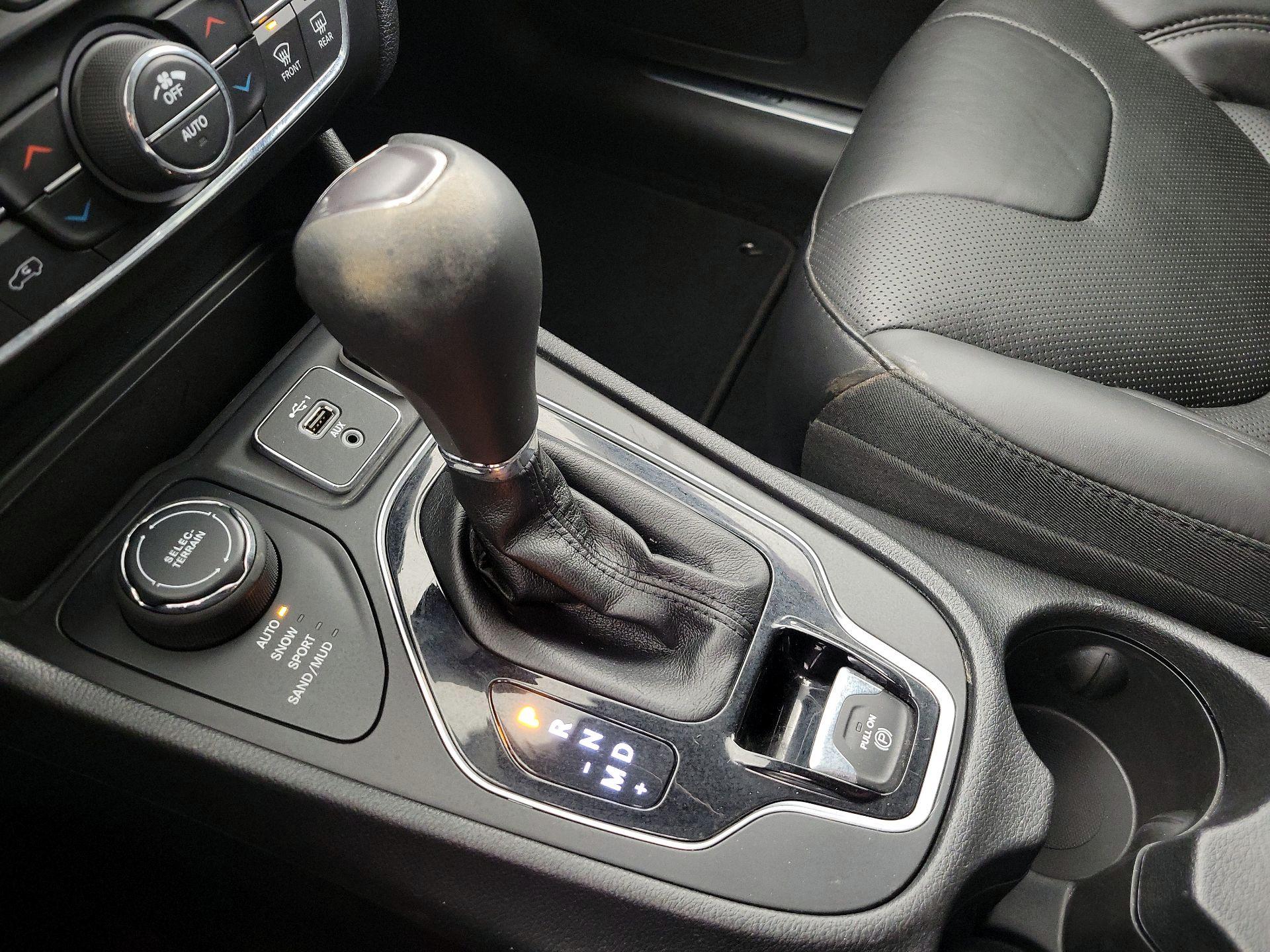 Thumbnail: 2020 Jeep Cherokee - 17