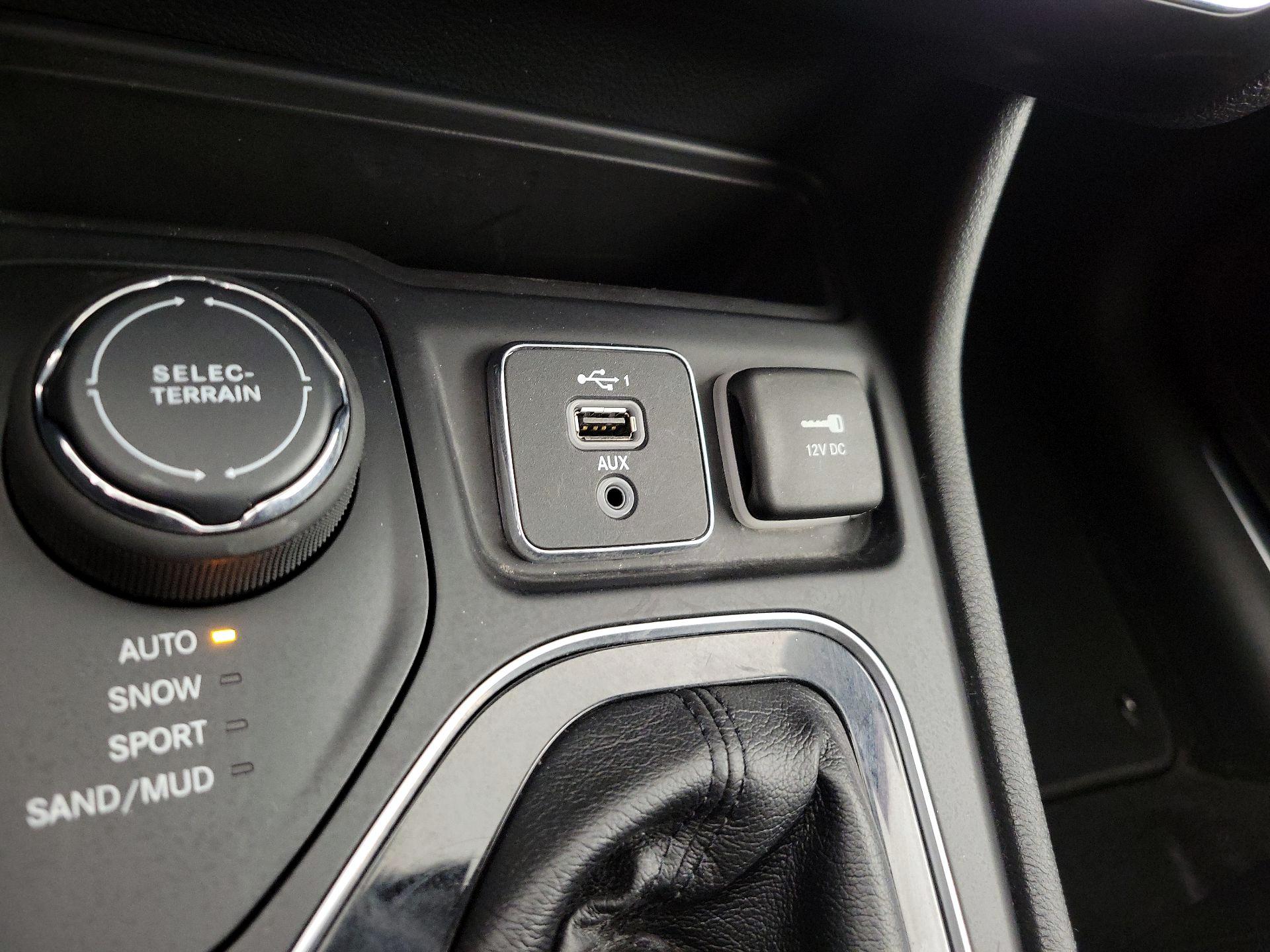 Thumbnail: 2020 Jeep Cherokee - 18