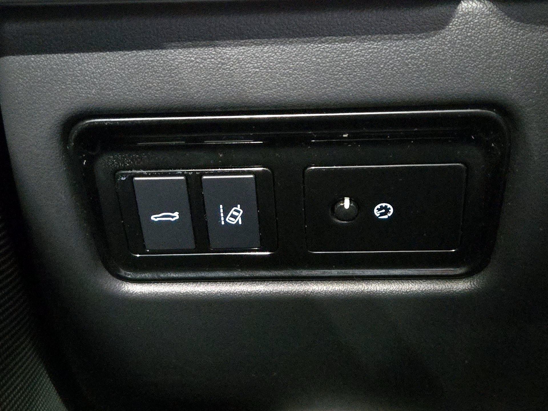 Thumbnail: 2018 Jaguar XE - 13